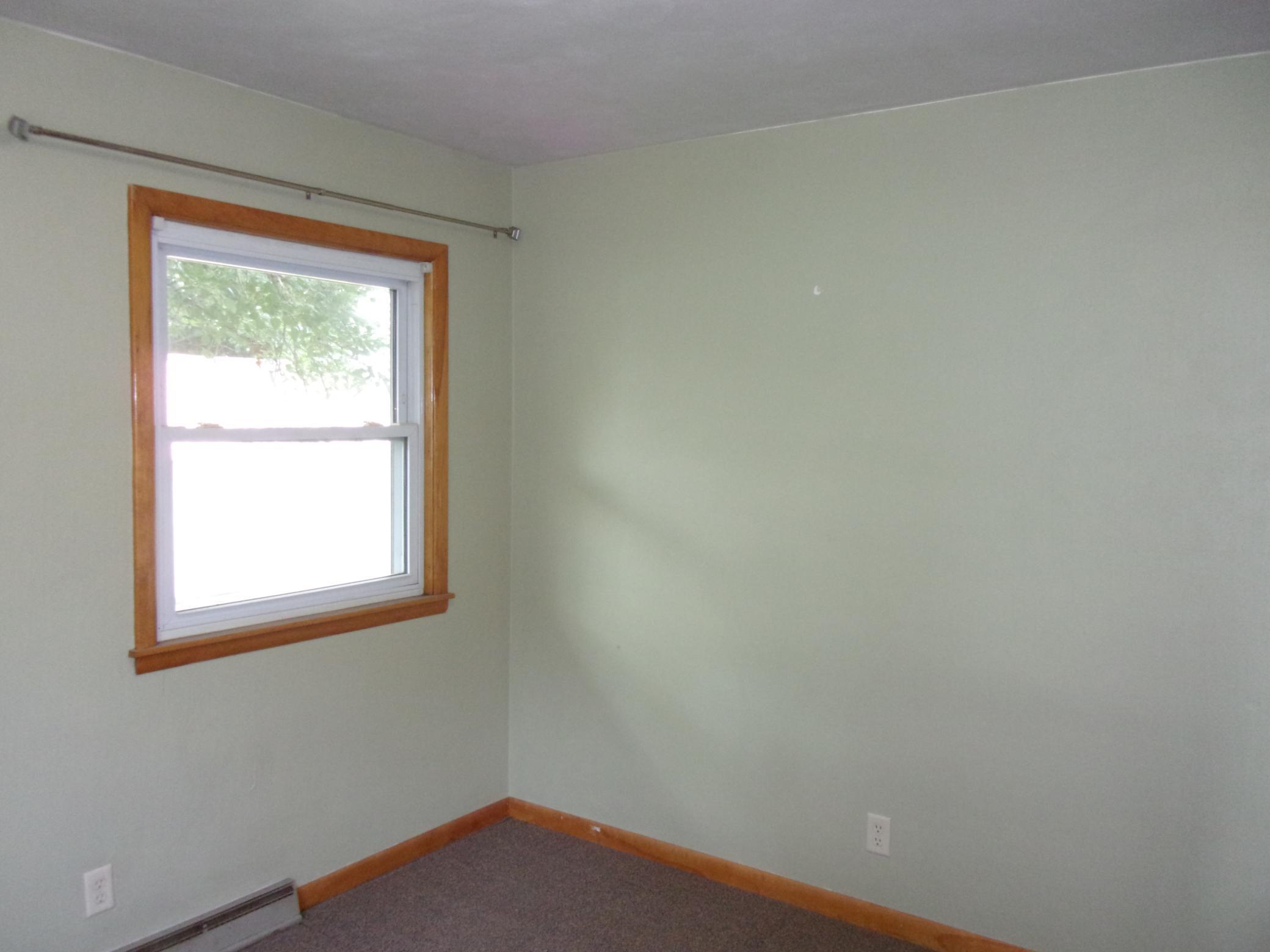 218 E 2nd Street Property Photo 17