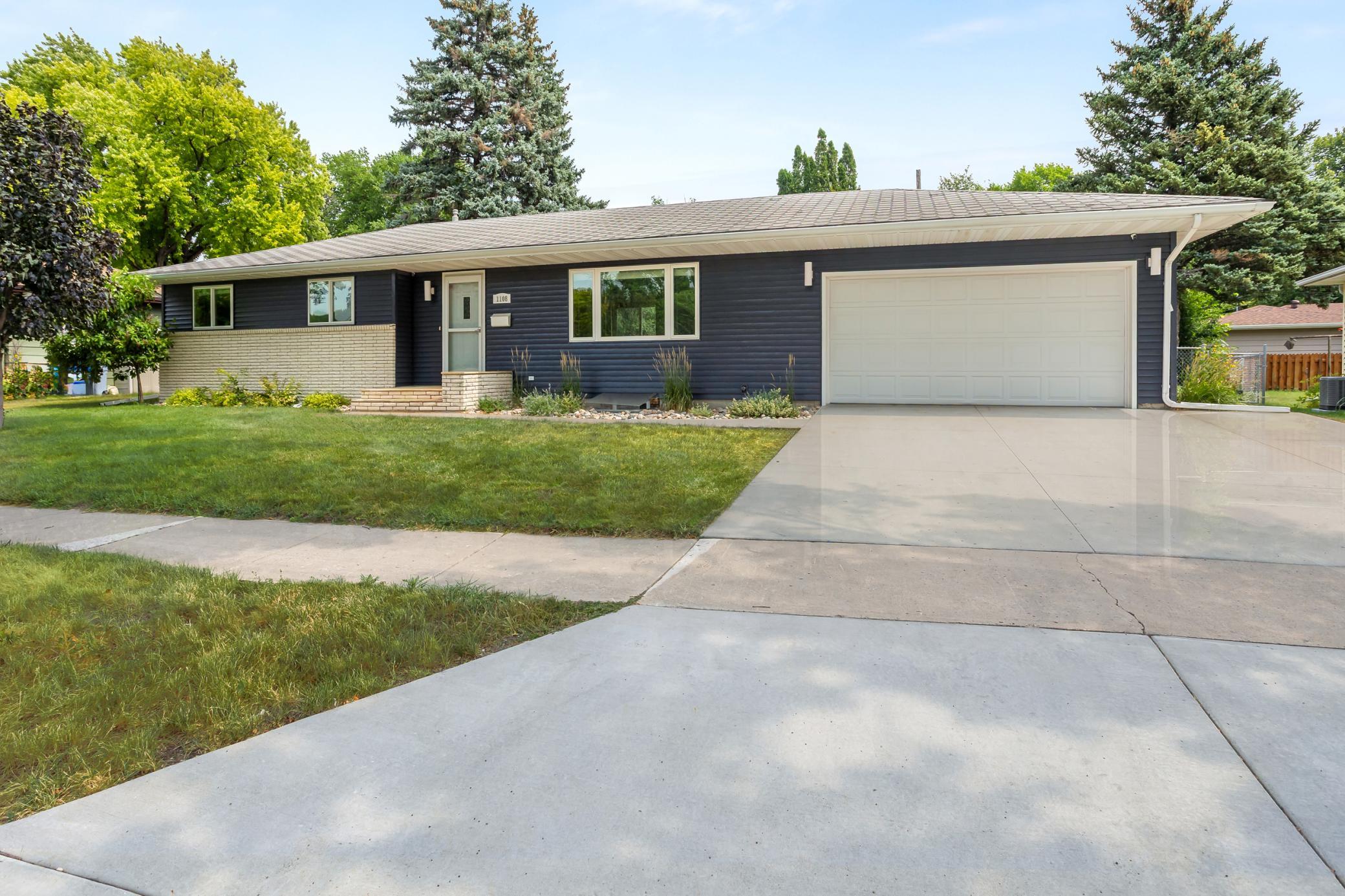 1108 S River Drive Property Photo 1