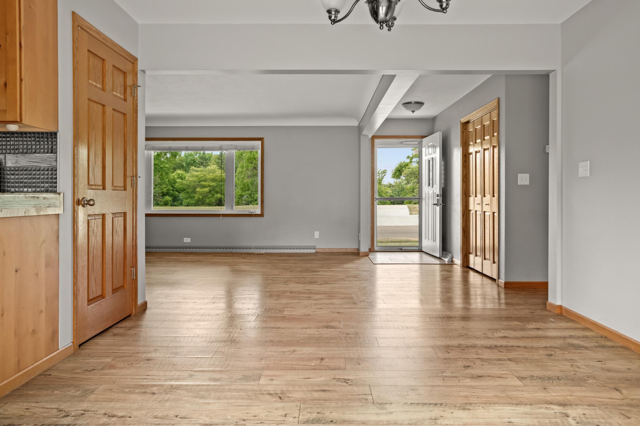 1108 S River Drive Property Photo 4