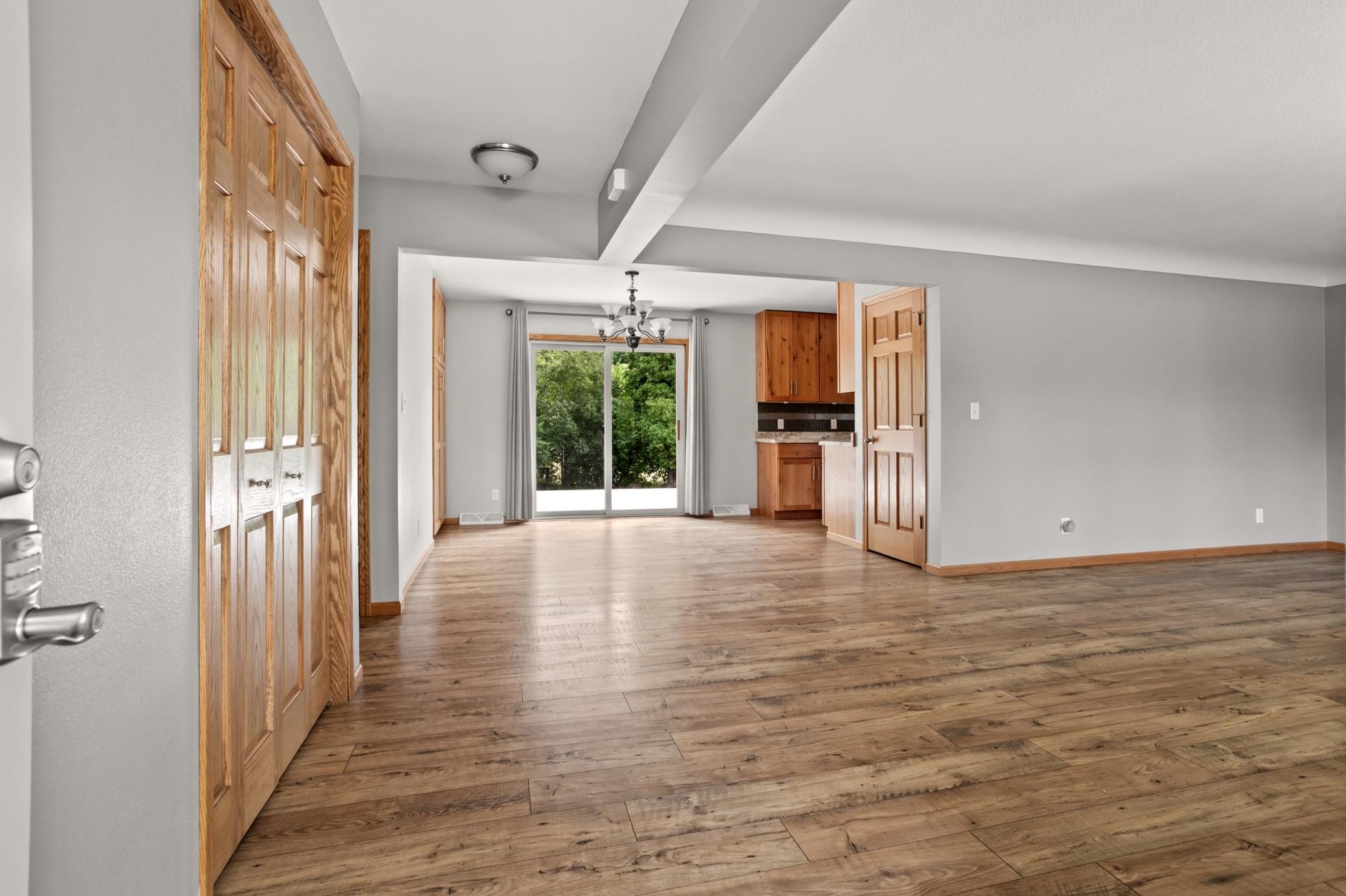 1108 S River Drive Property Photo 5