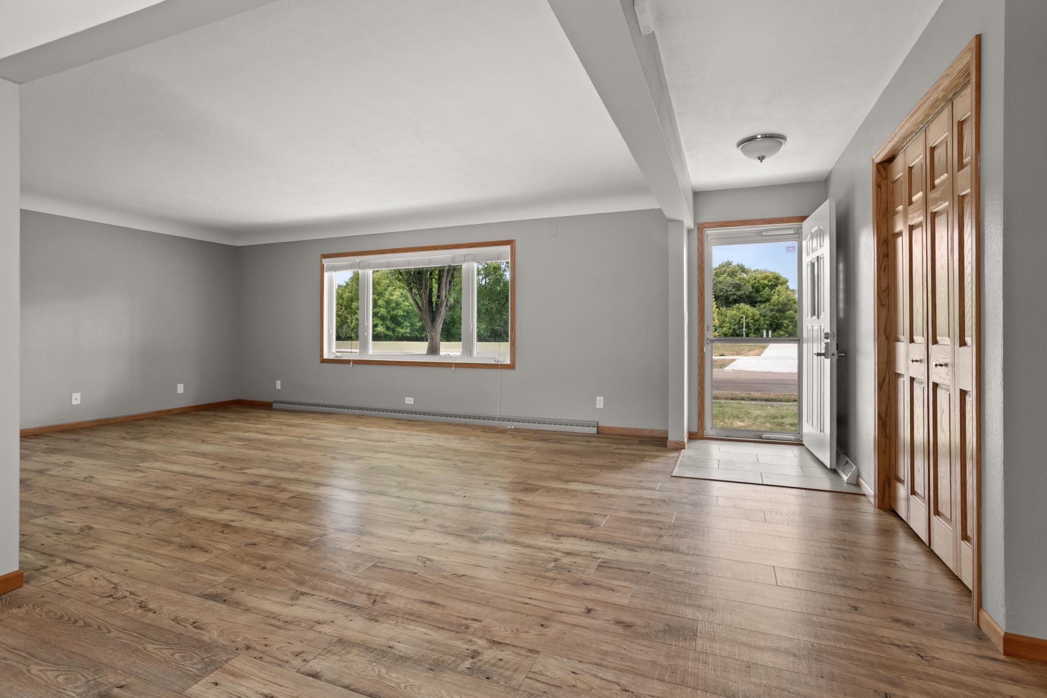 1108 S River Drive Property Photo 6