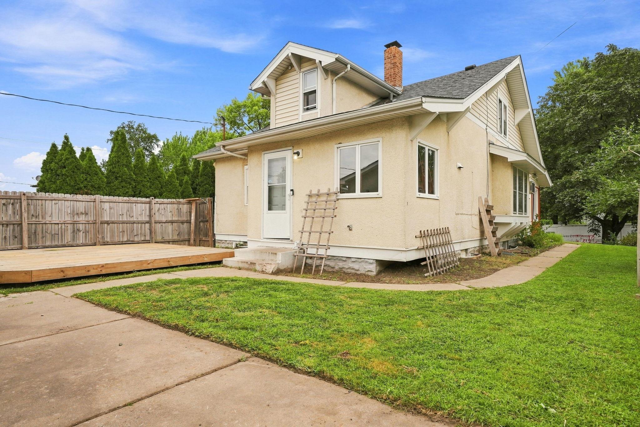 902 Hyacinth Ave E Property Photo 17