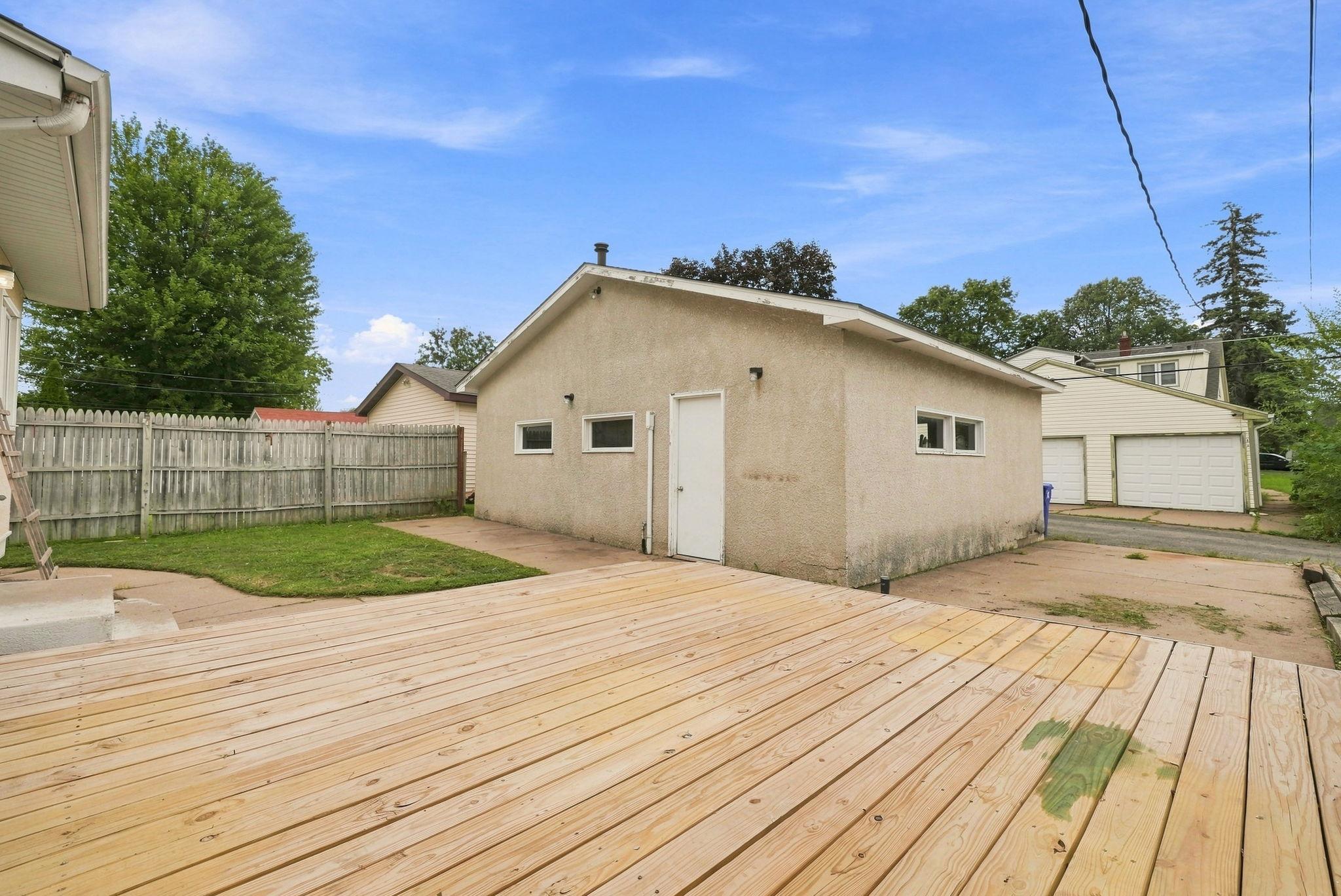 902 Hyacinth Ave E Property Photo 19