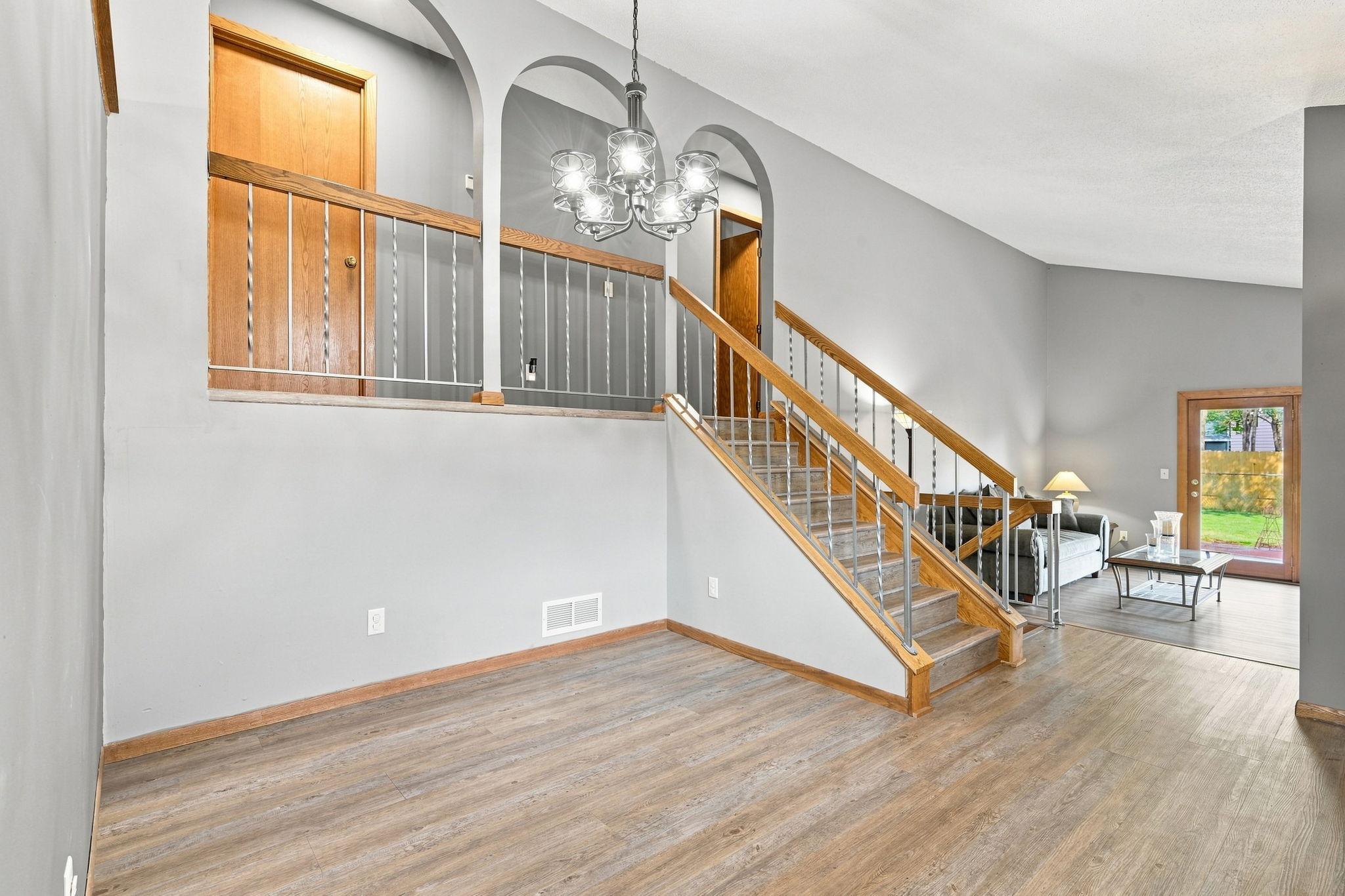 1014 Grant Circle S Property Photo 15