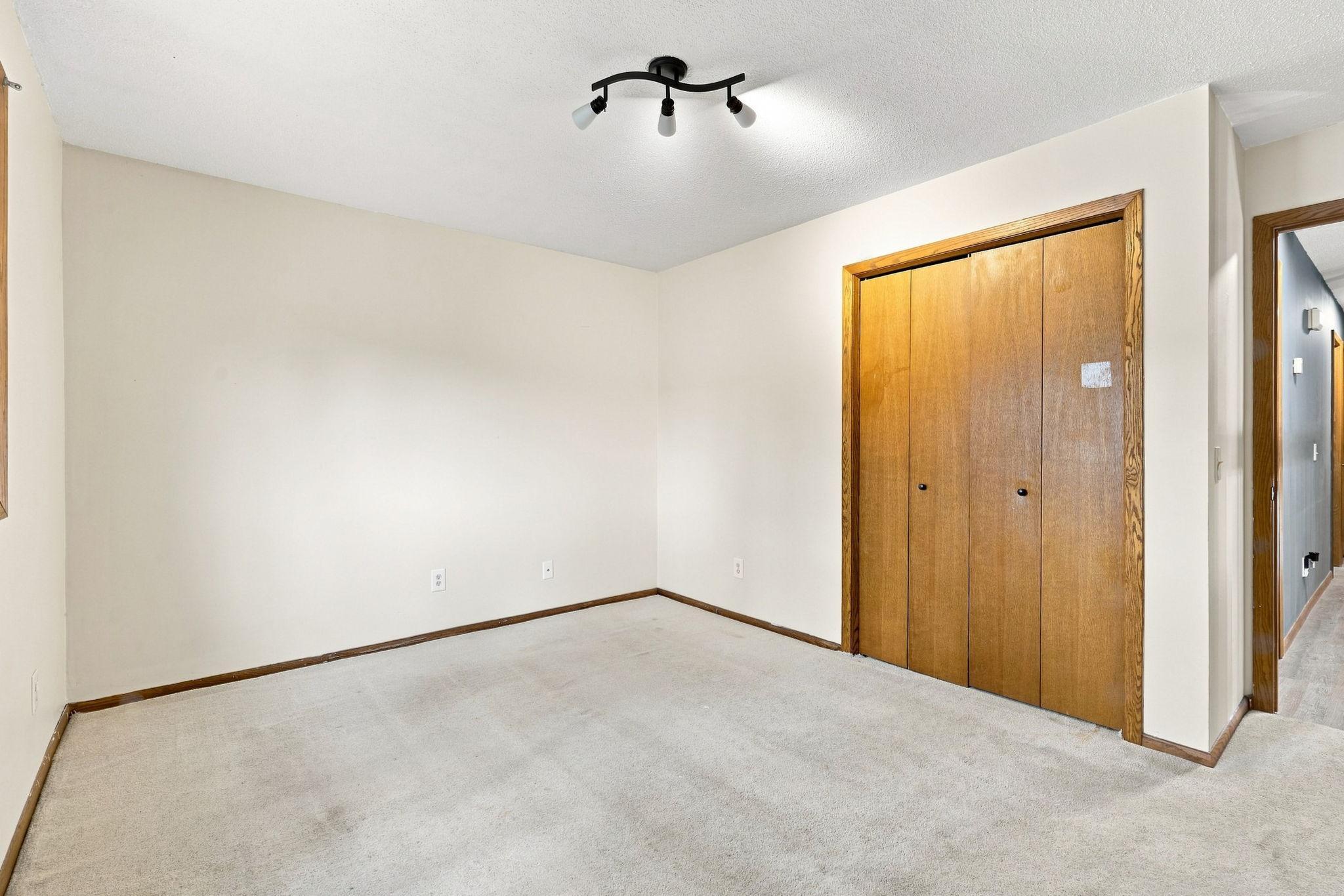 1014 Grant Circle S Property Photo 21