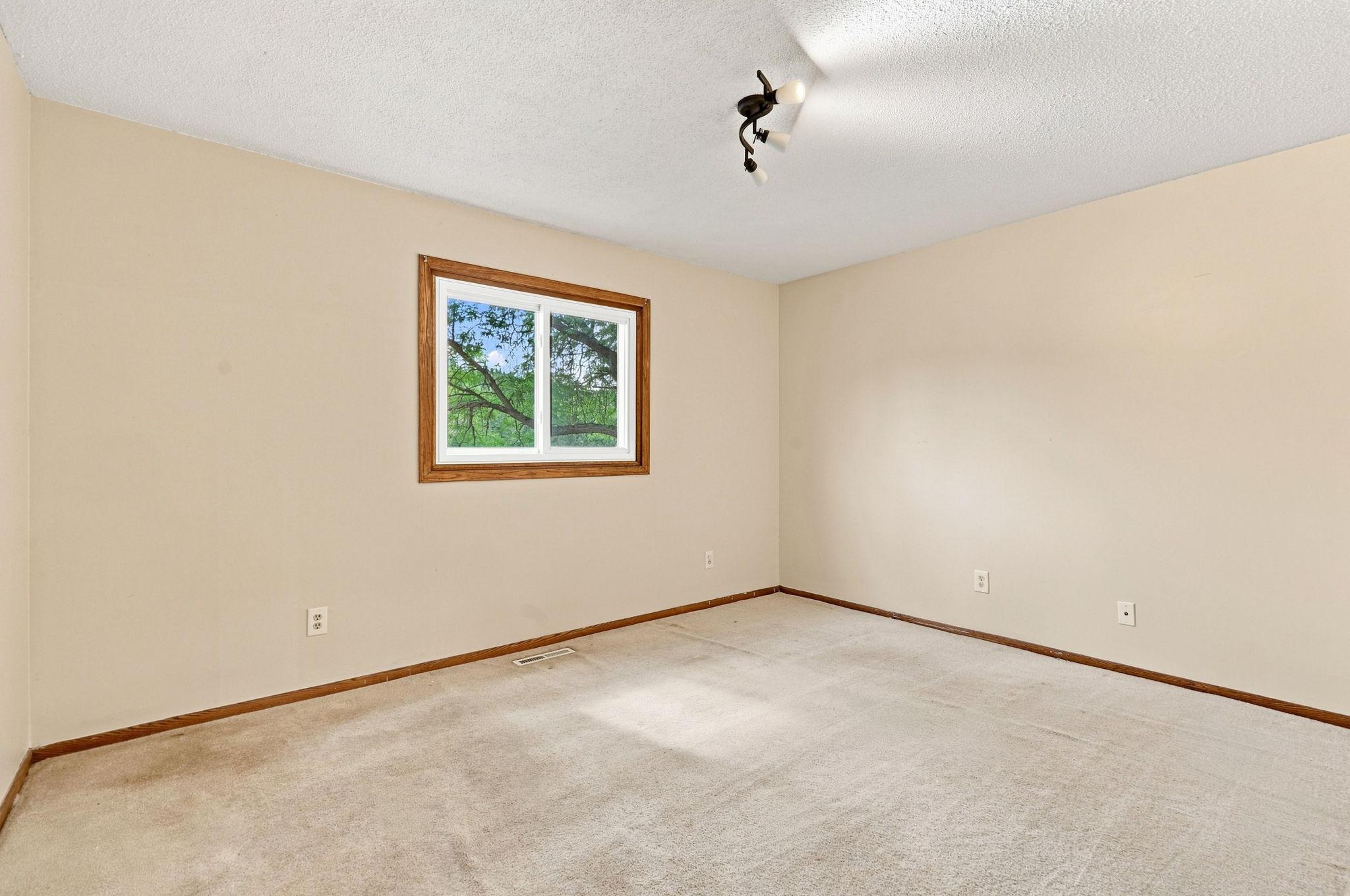 1014 Grant Circle S Property Photo 22