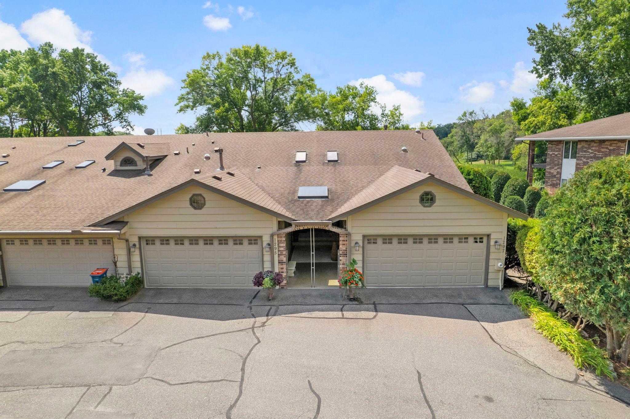 1297 Black Oaks Court N