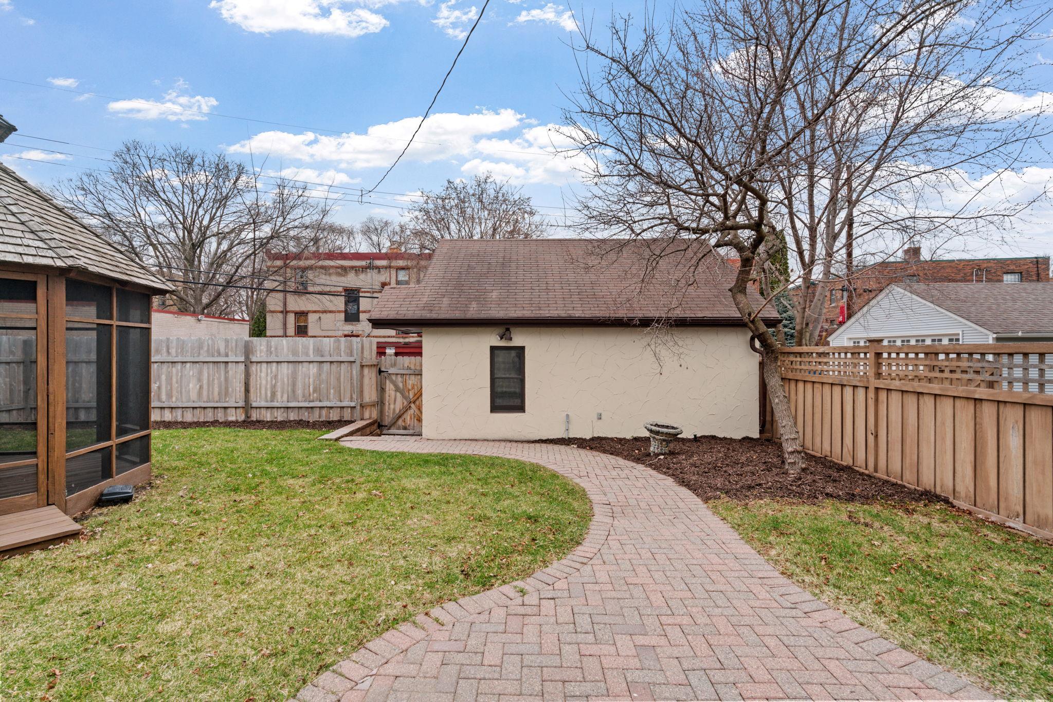 2790 Dean Parkway Property Photo 8