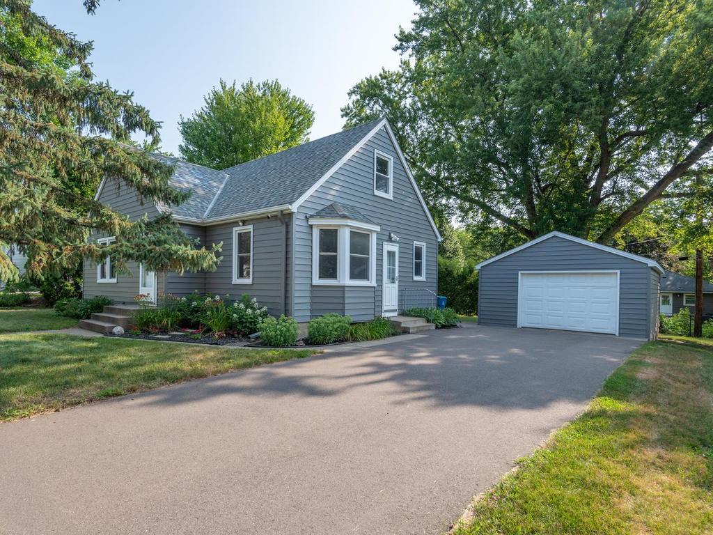 325 5th Avenue N Property Photo 1