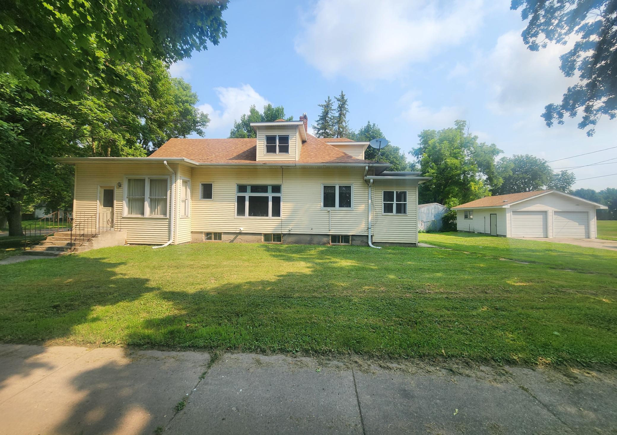 120 Park Avenue W Property Photo 1