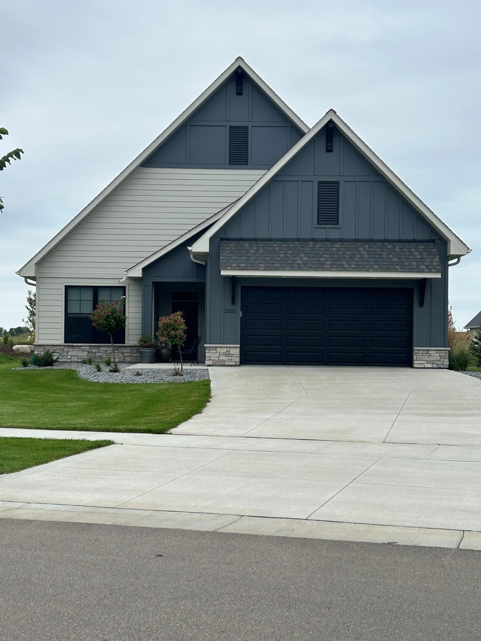 2240 Sydney Lane Property Photo 2