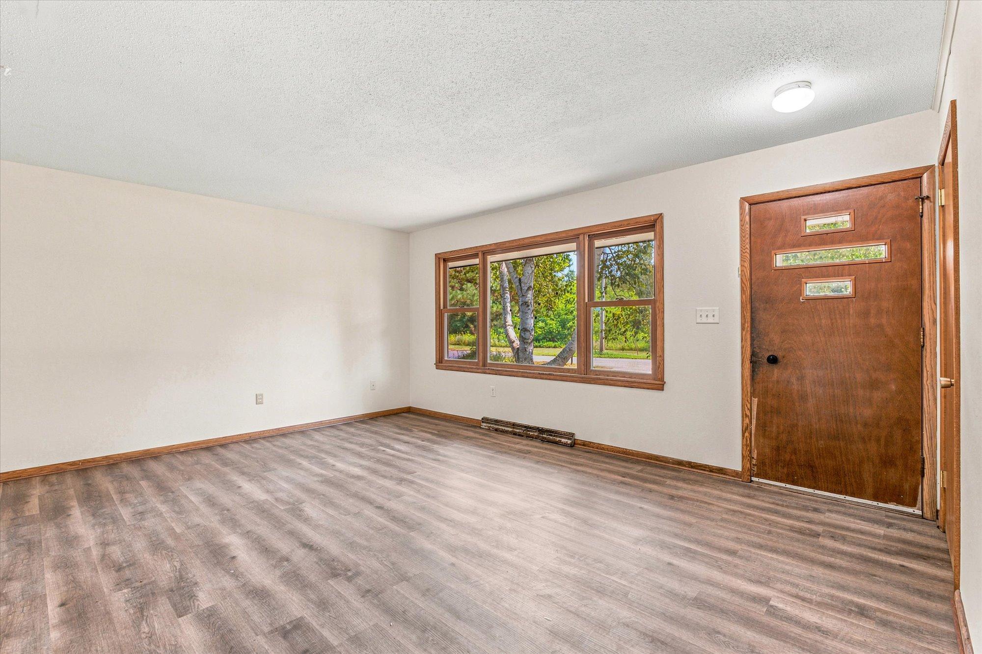 702 Power Avenue S Property Photo 3