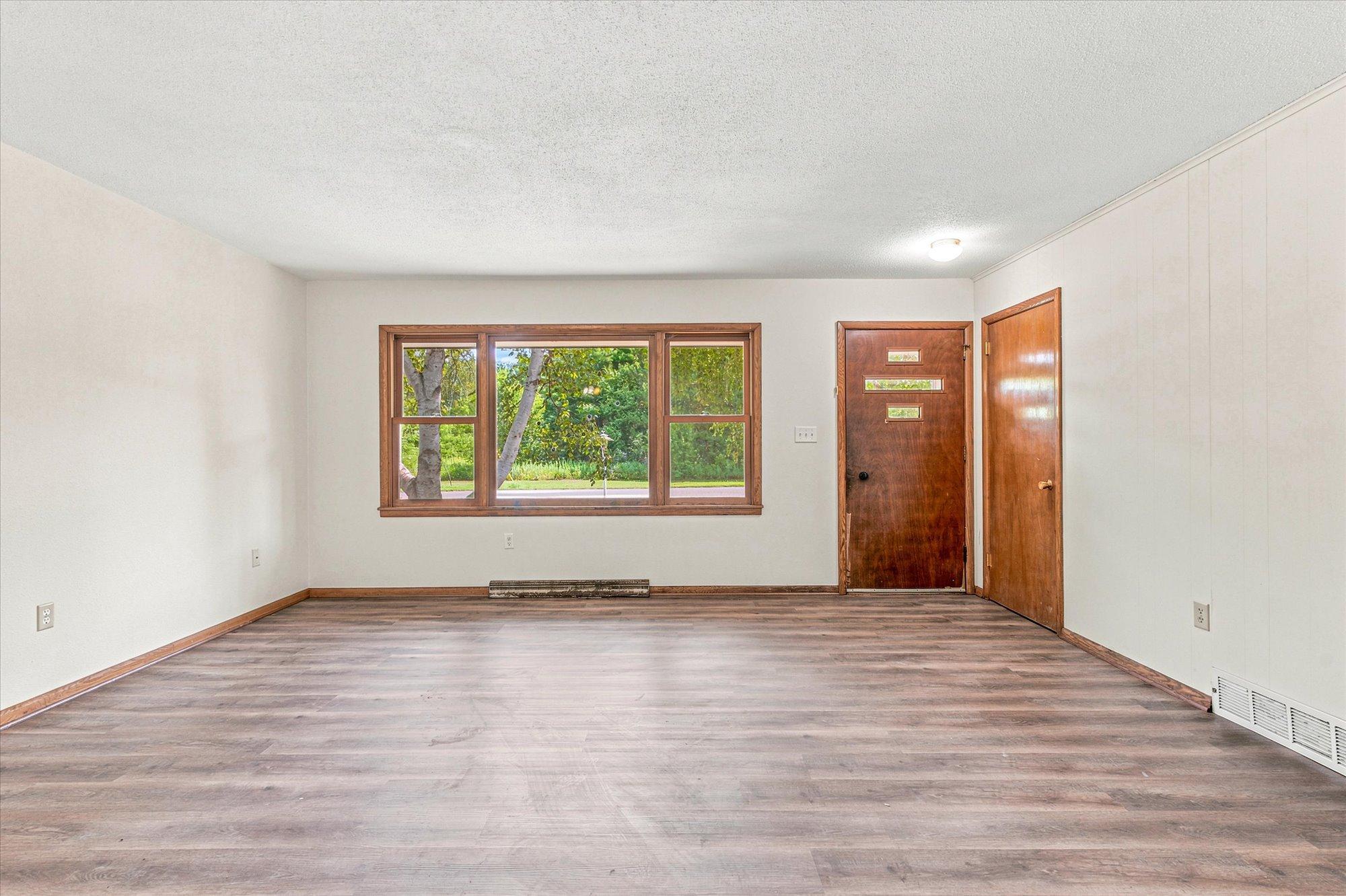 702 Power Avenue S Property Photo 5