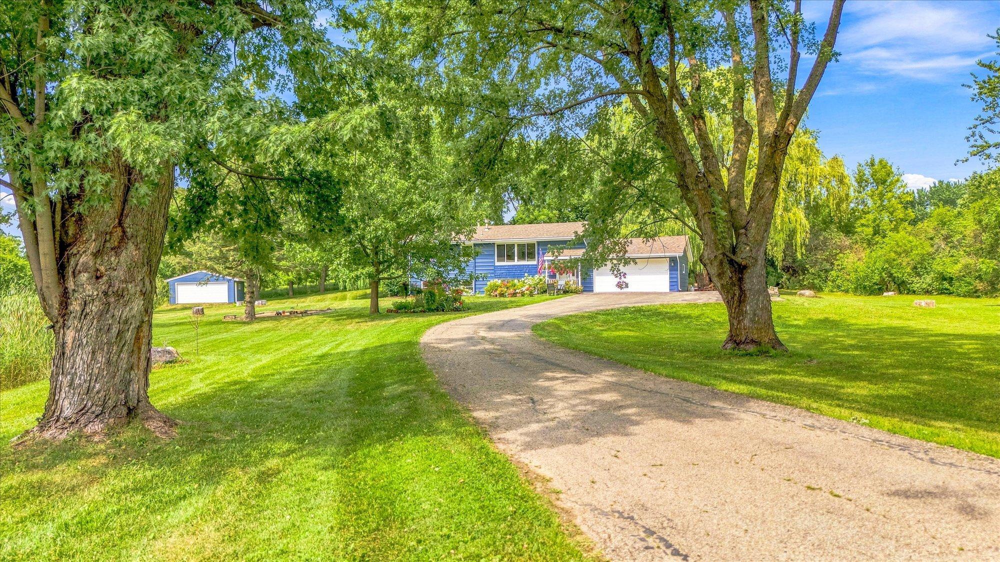 18480 Country Squires Circle