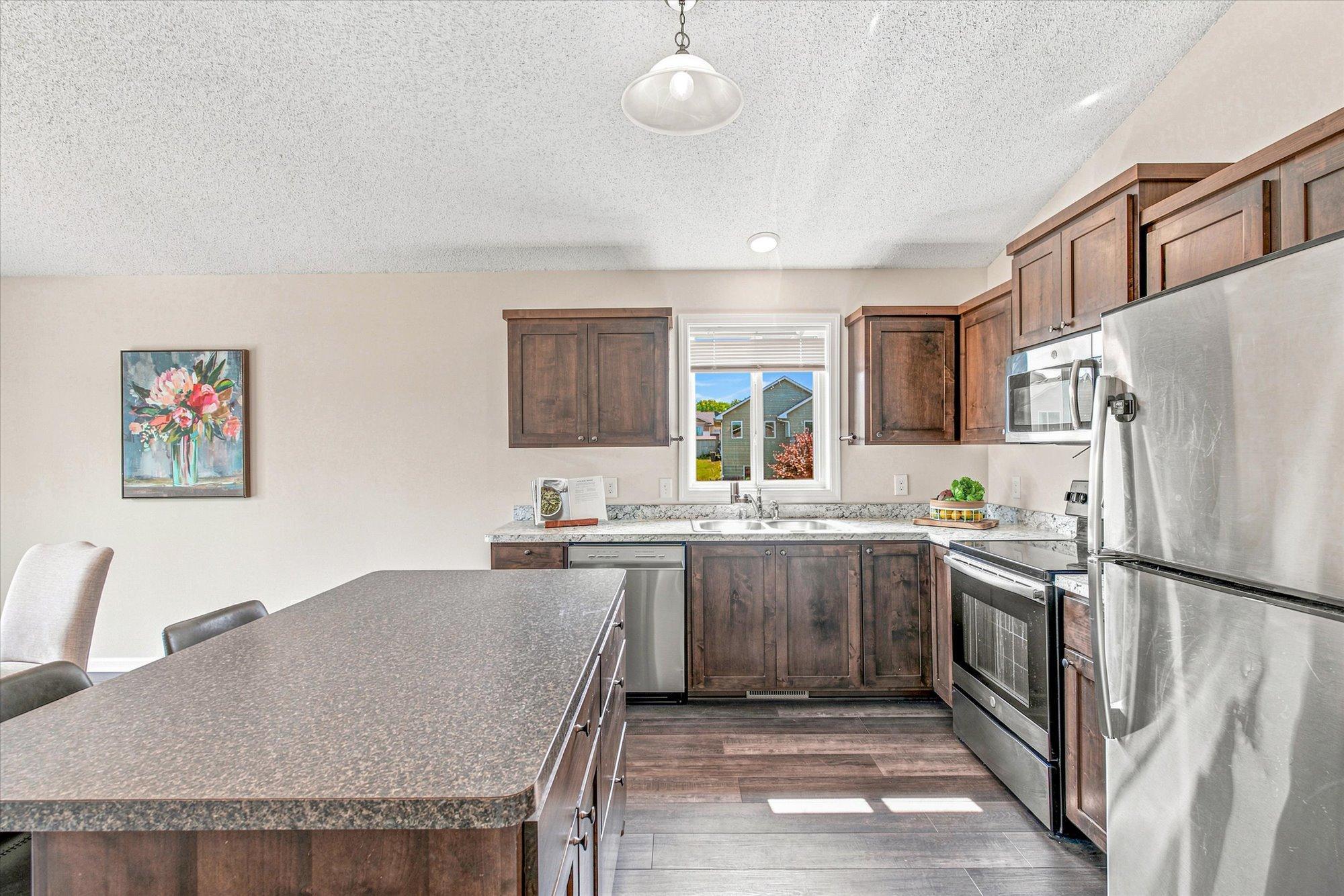 420 Highview Loop Se Property Photo 11