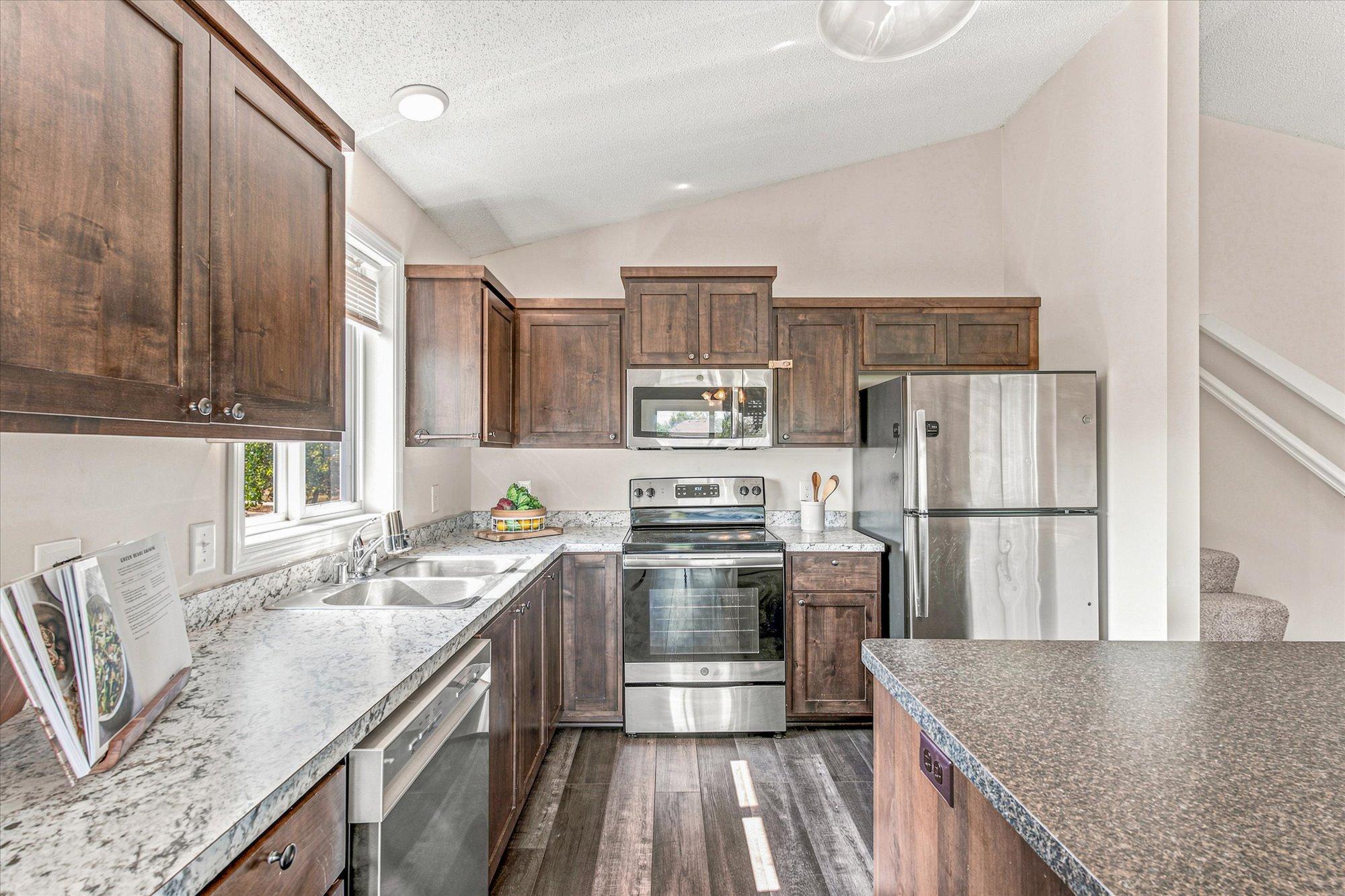 420 Highview Loop Se Property Photo 14