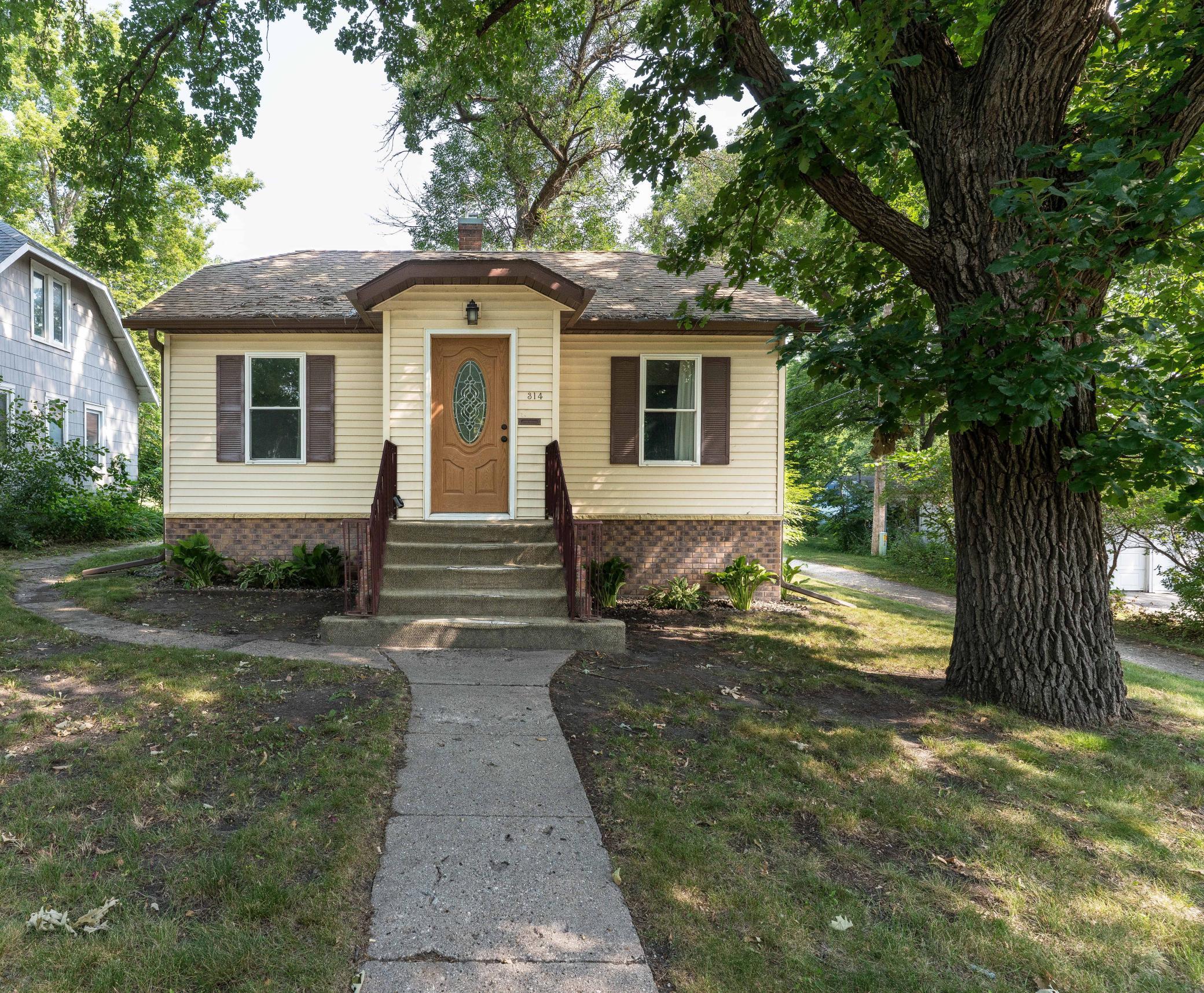 314 Birch Avenue W Property Photo 1