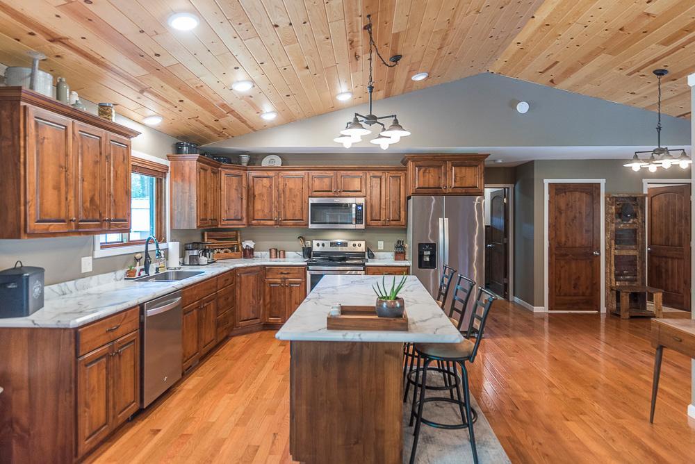 10834 E Shore Drive Property Photo 3