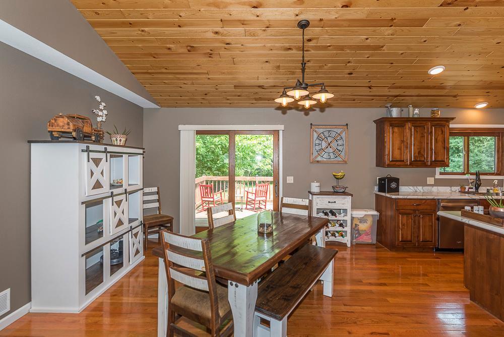 10834 E Shore Drive Property Photo 5