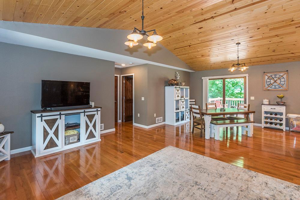 10834 E Shore Drive Property Photo 7