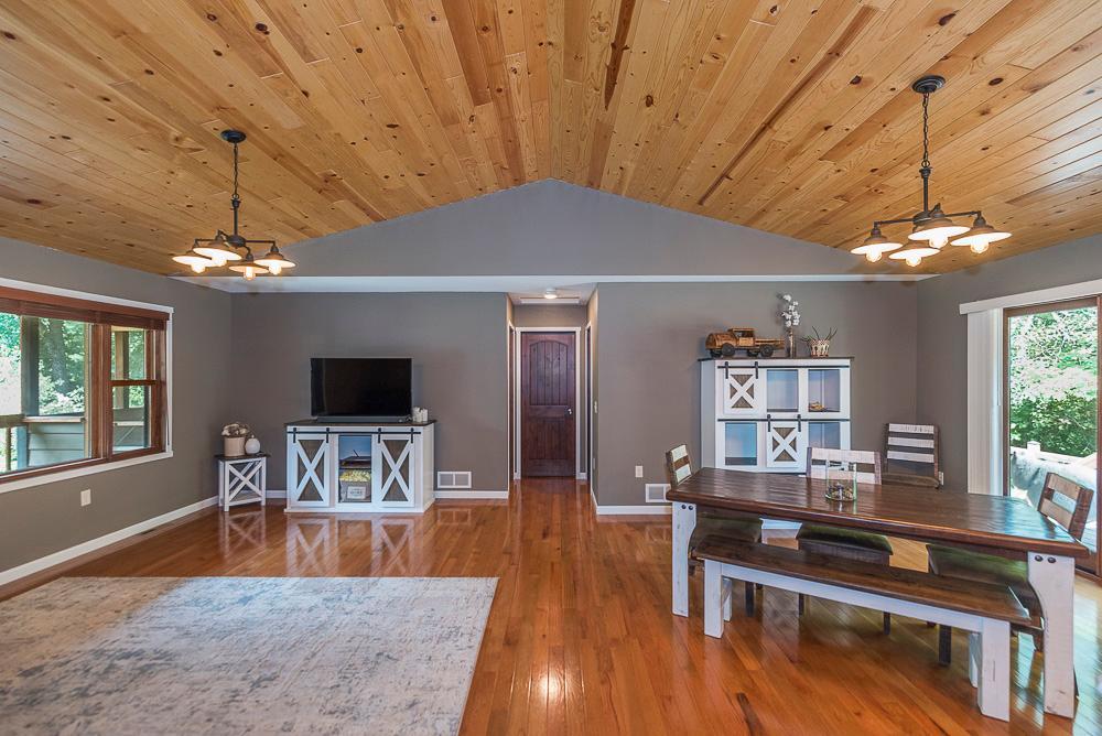 10834 E Shore Drive Property Photo 8