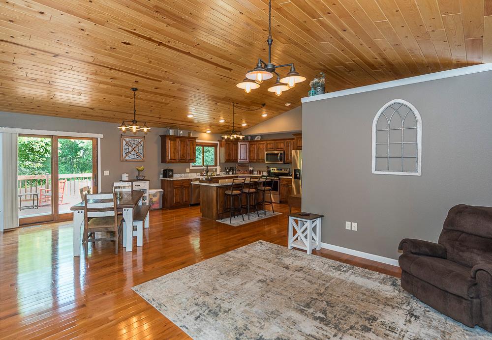 10834 E Shore Drive Property Photo 9