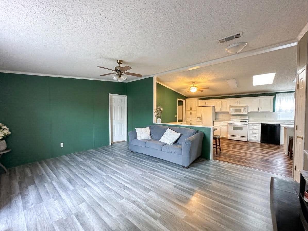 1339 Pine Tree Property Photo 7