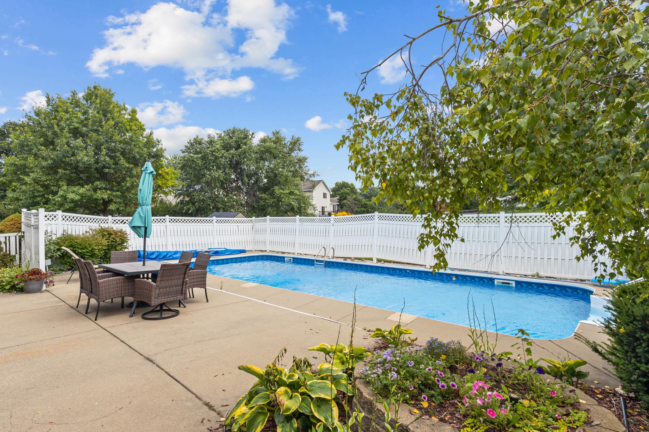15712 Crocus Avenue W Property Photo 1
