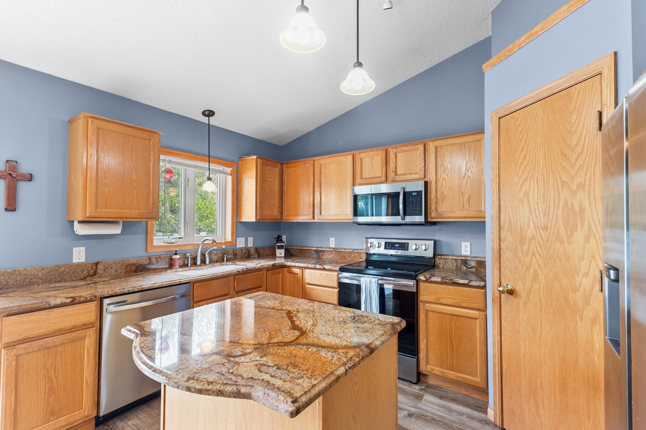 15712 Crocus Avenue W Property Photo 7