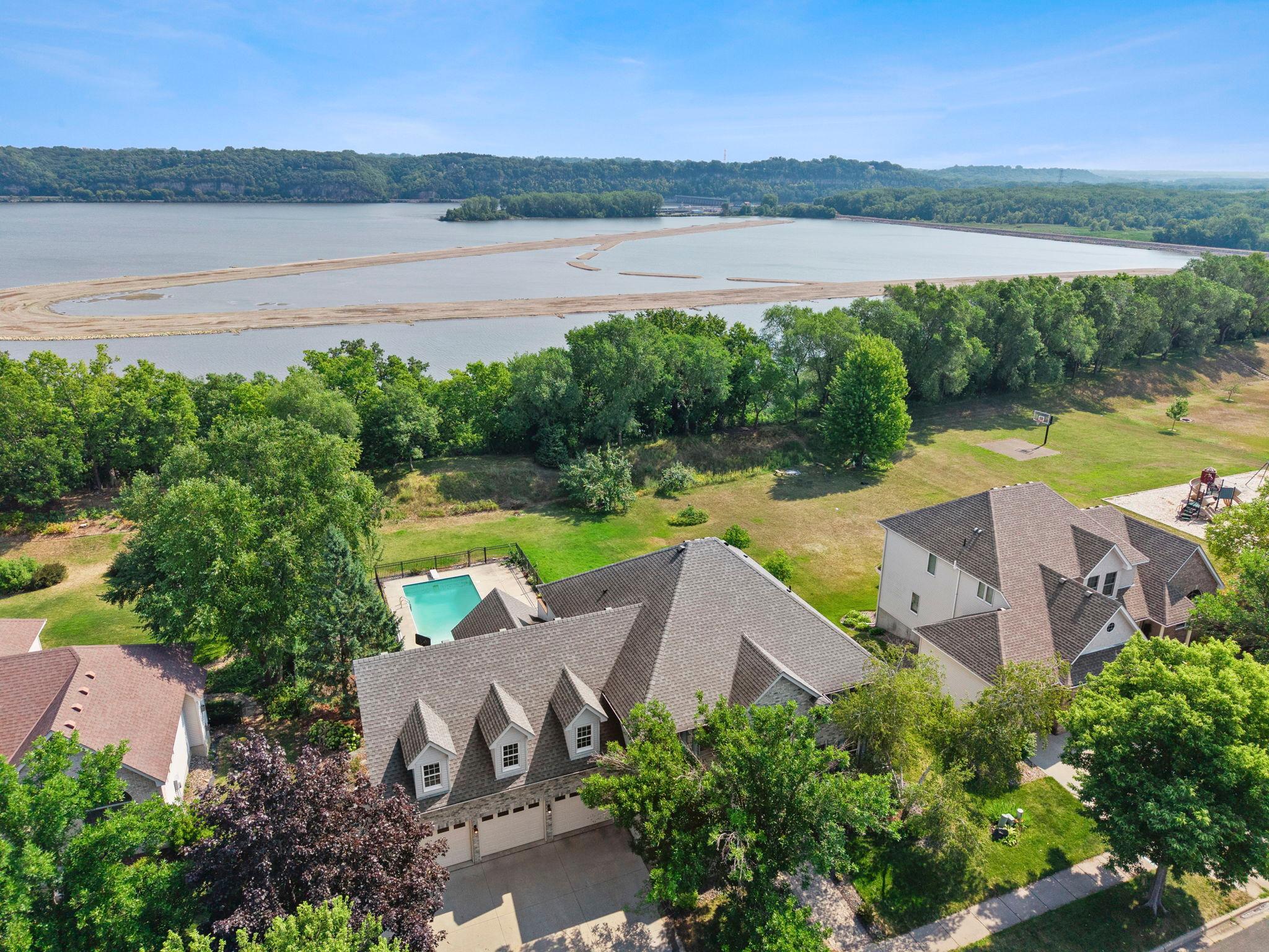 1484 Riverbluff Drive Property Photo 4