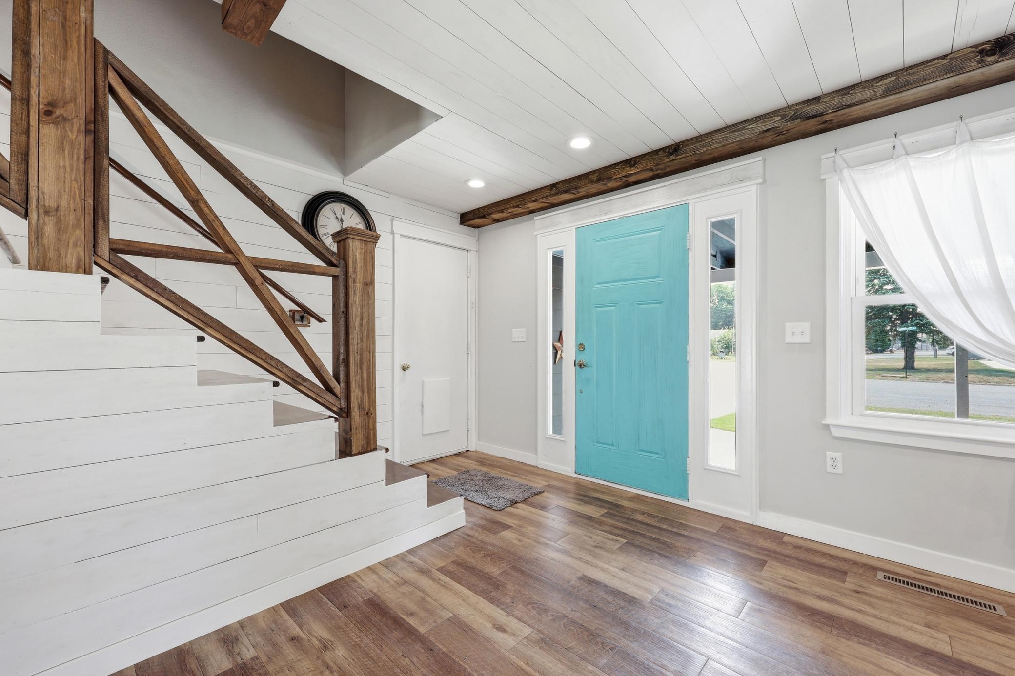 811 1st Avenue E Property Photo 5