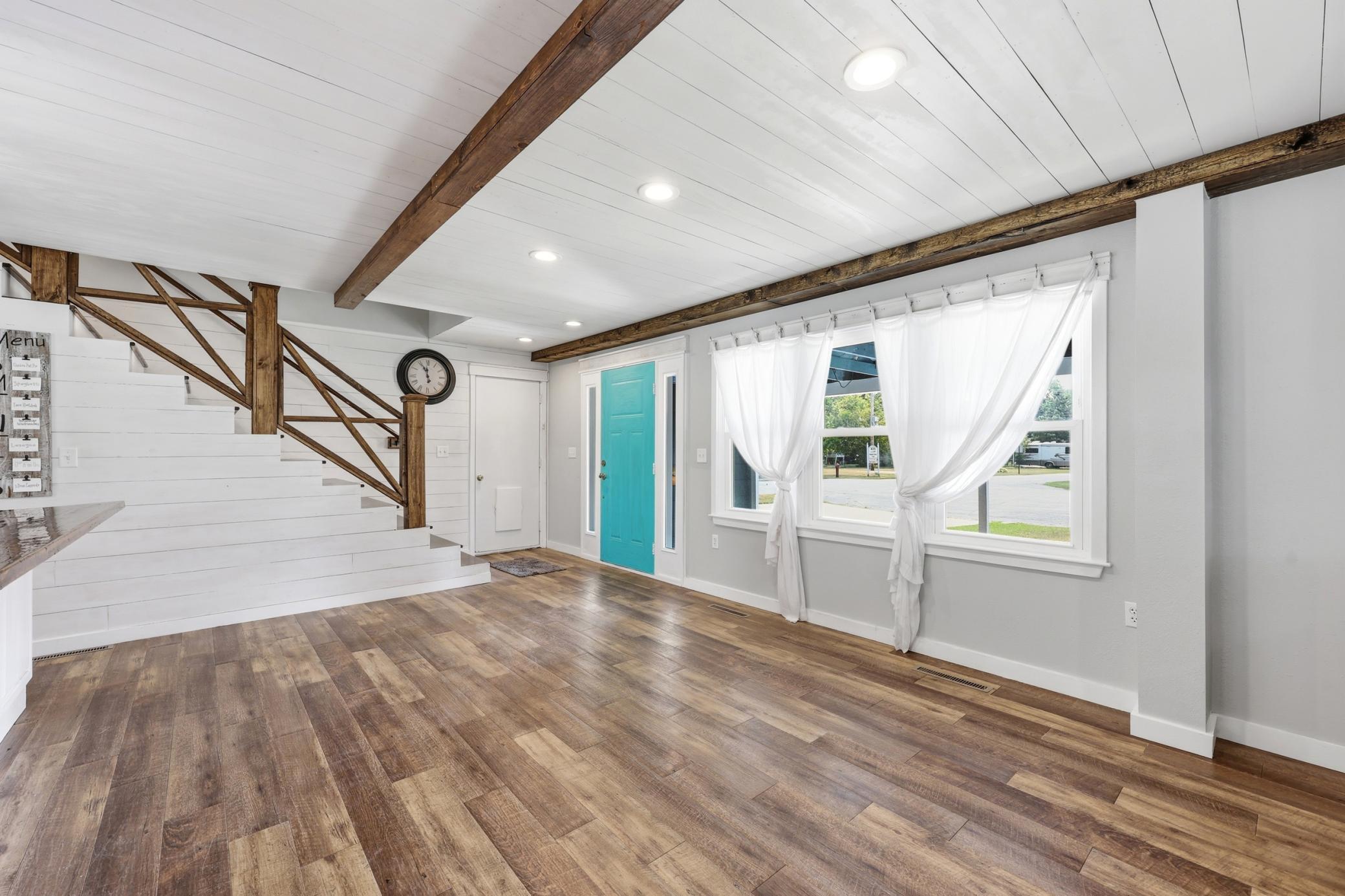 811 1st Avenue E Property Photo 7
