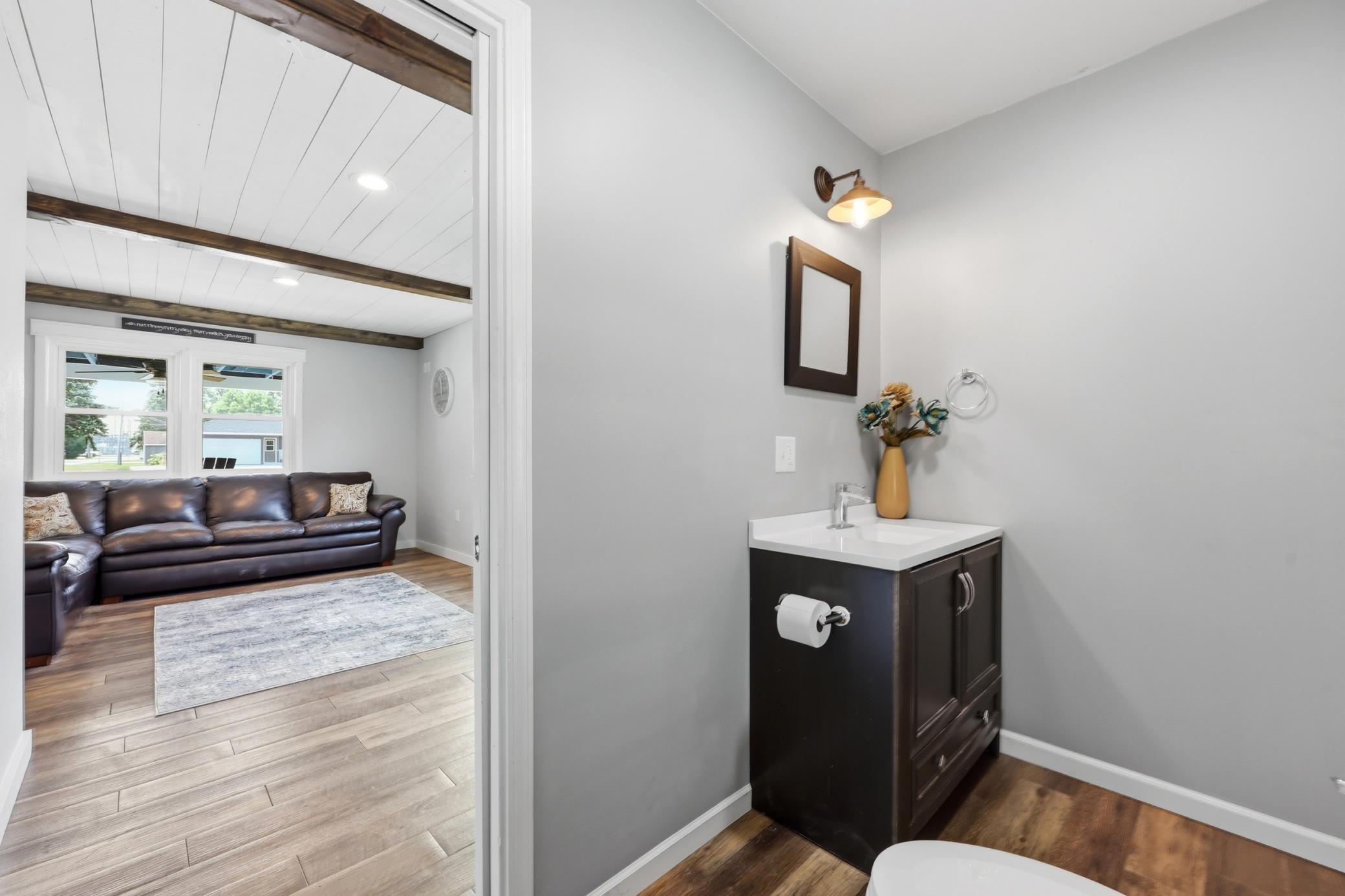 811 1st Avenue E Property Photo 10