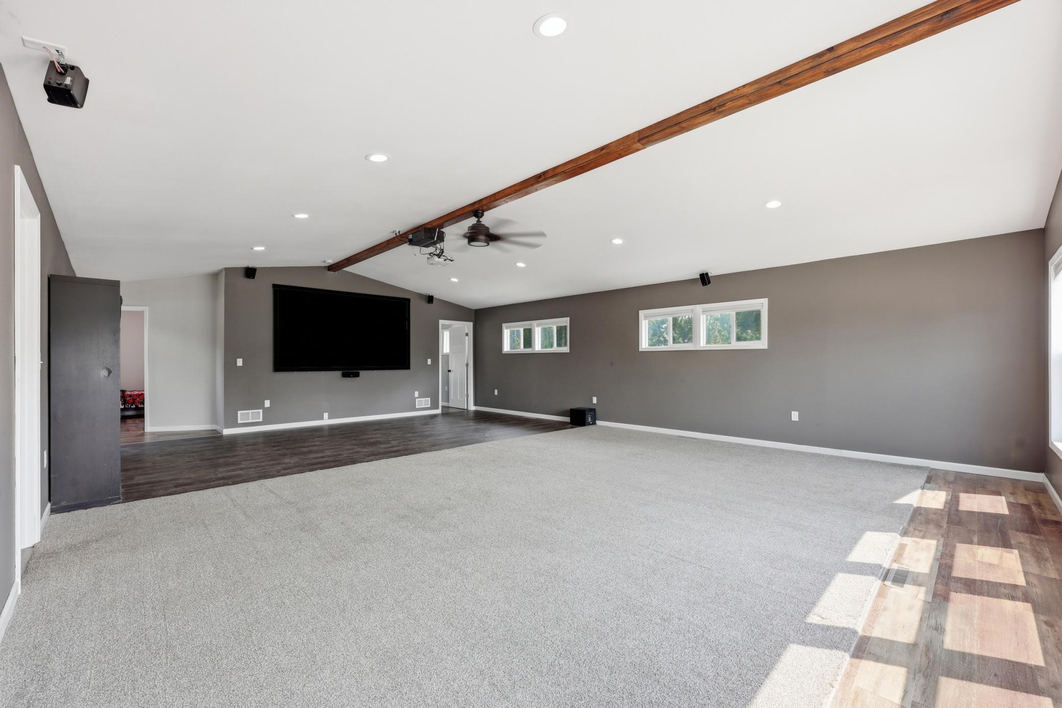 811 1st Avenue E Property Photo 24