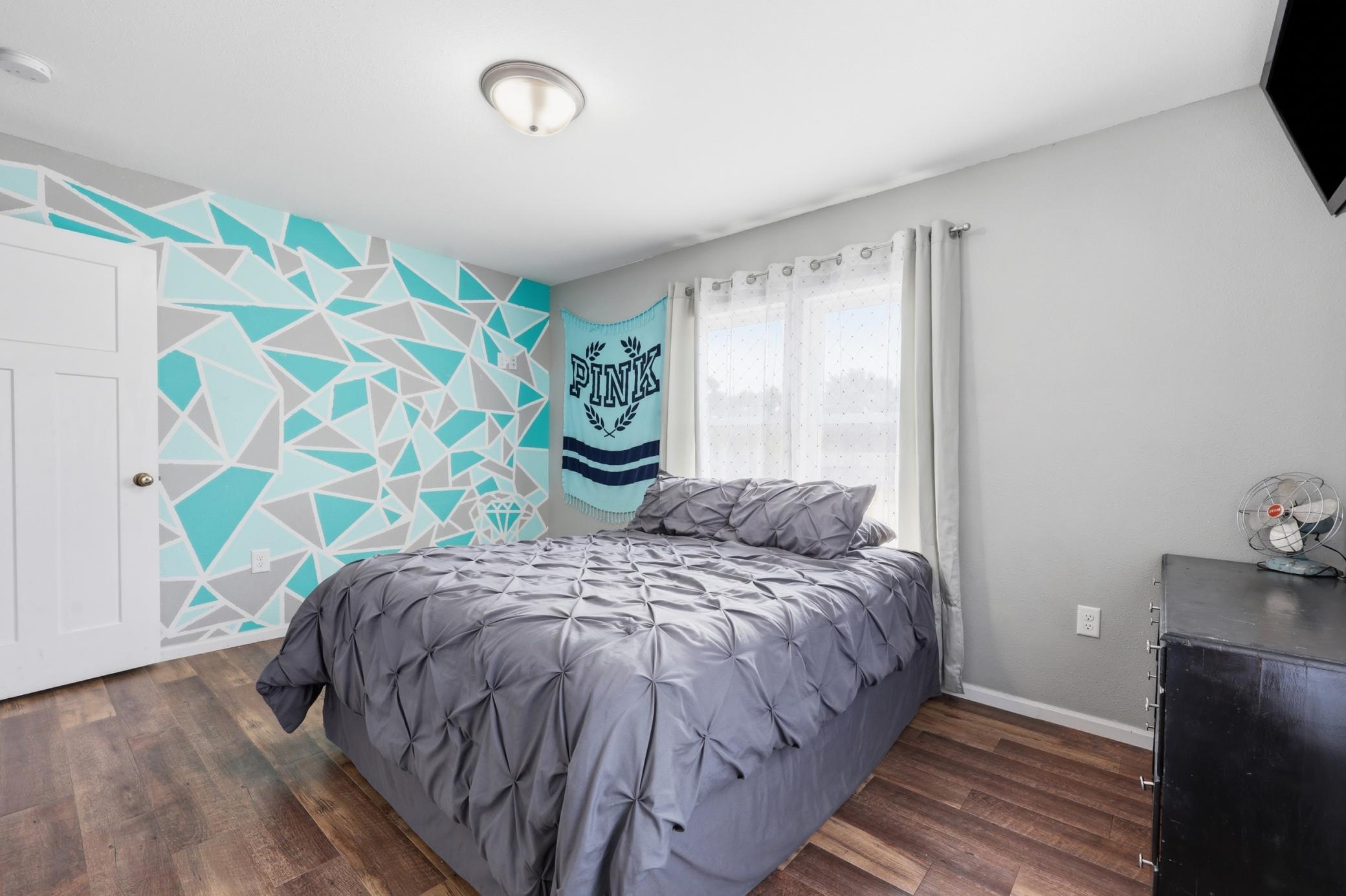 811 1st Avenue E Property Photo 36