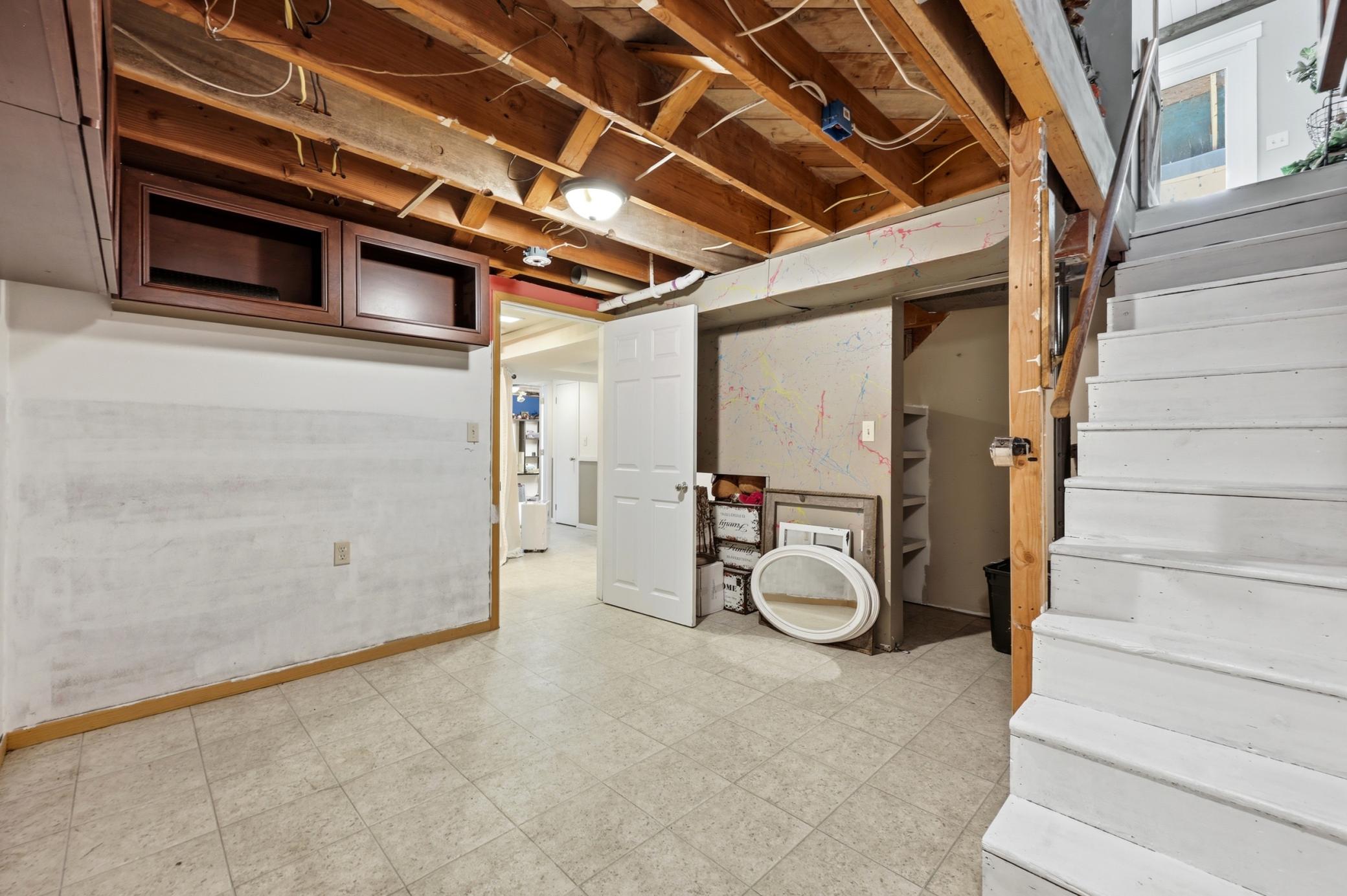 811 1st Avenue E Property Photo 40