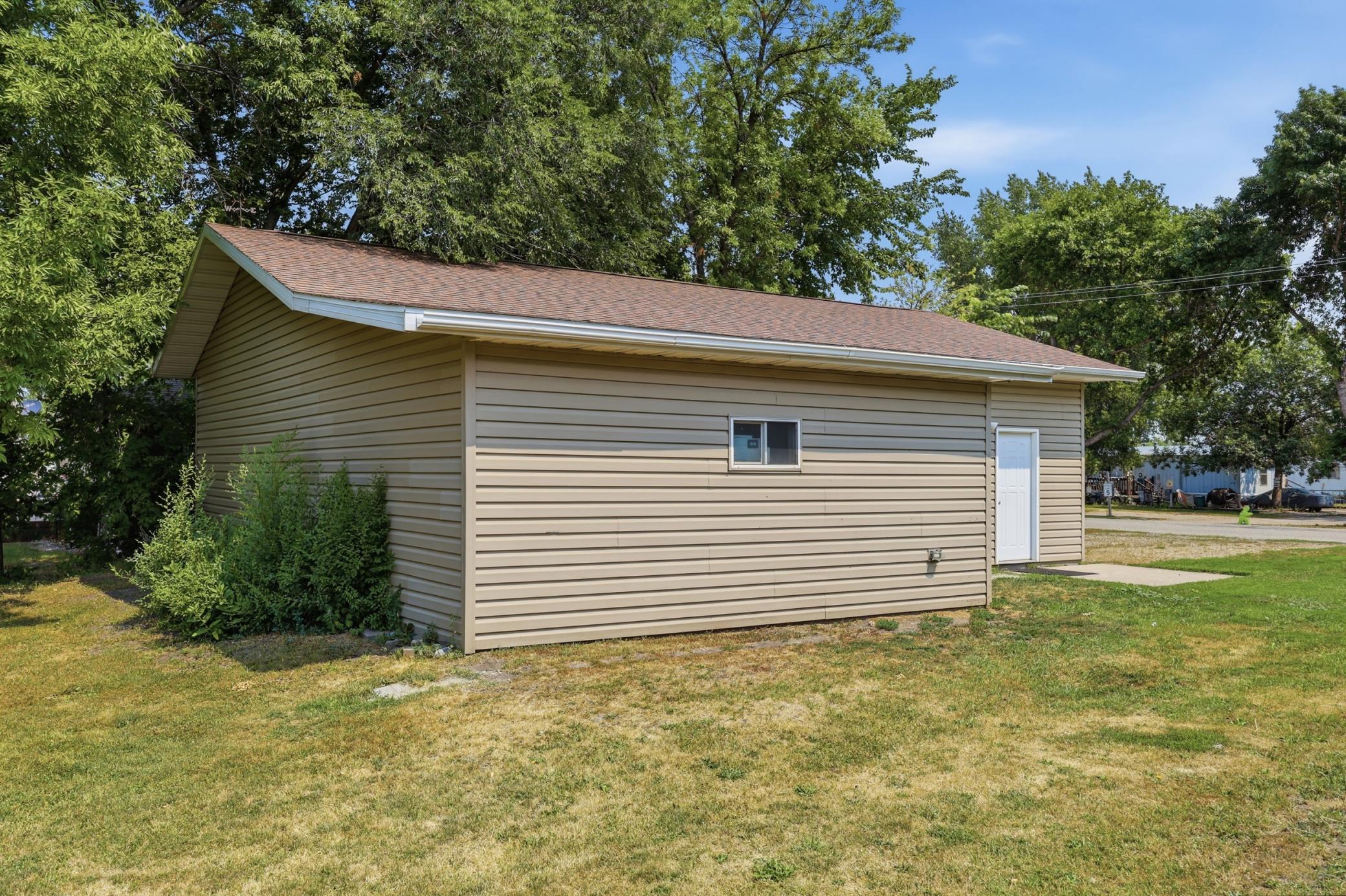 811 1st Avenue E Property Photo 50