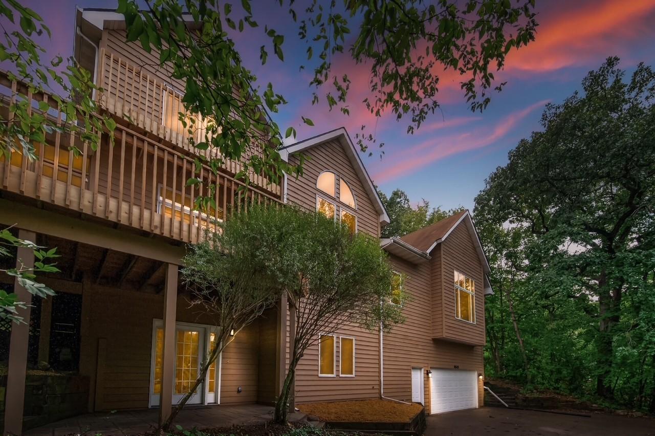 9848 Oak Shore Drive Property Photo 1