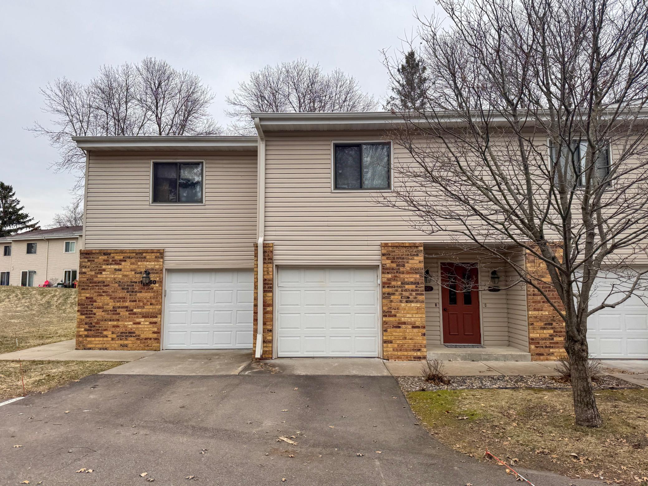 17562 Pond Circle Property Photo 1