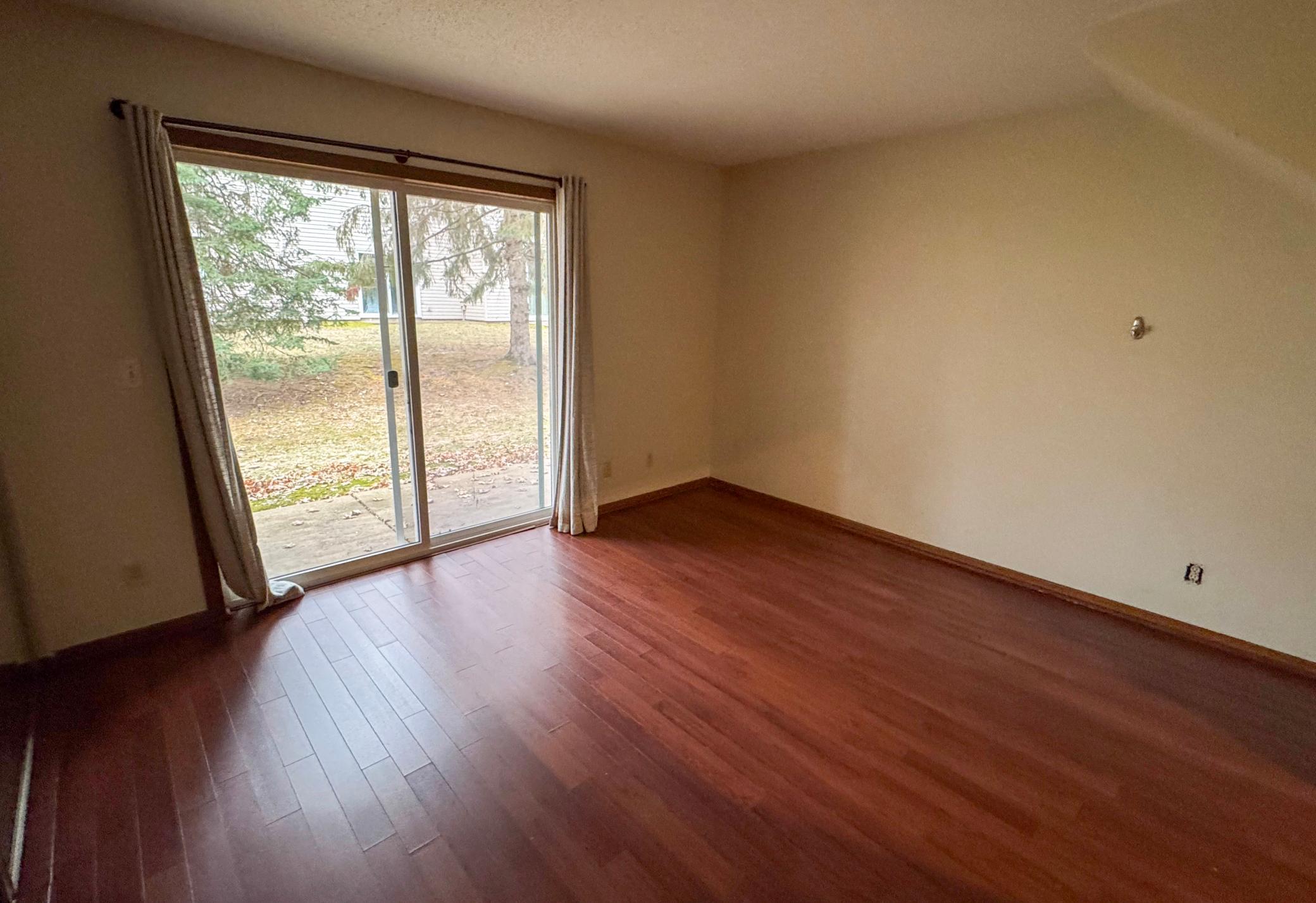 17562 Pond Circle Property Photo 9