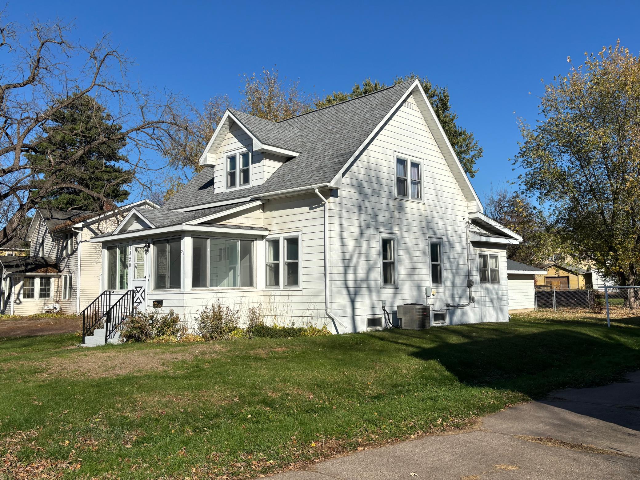 1820 Main Street Property Photo 2