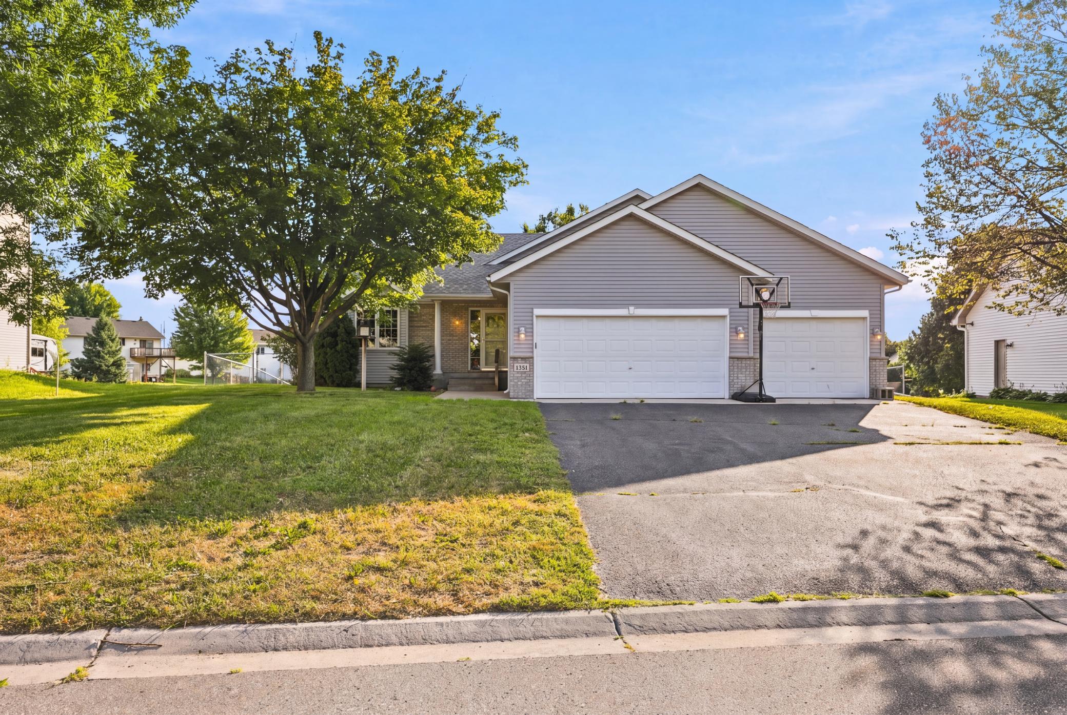1351 Rolling Oaks Drive