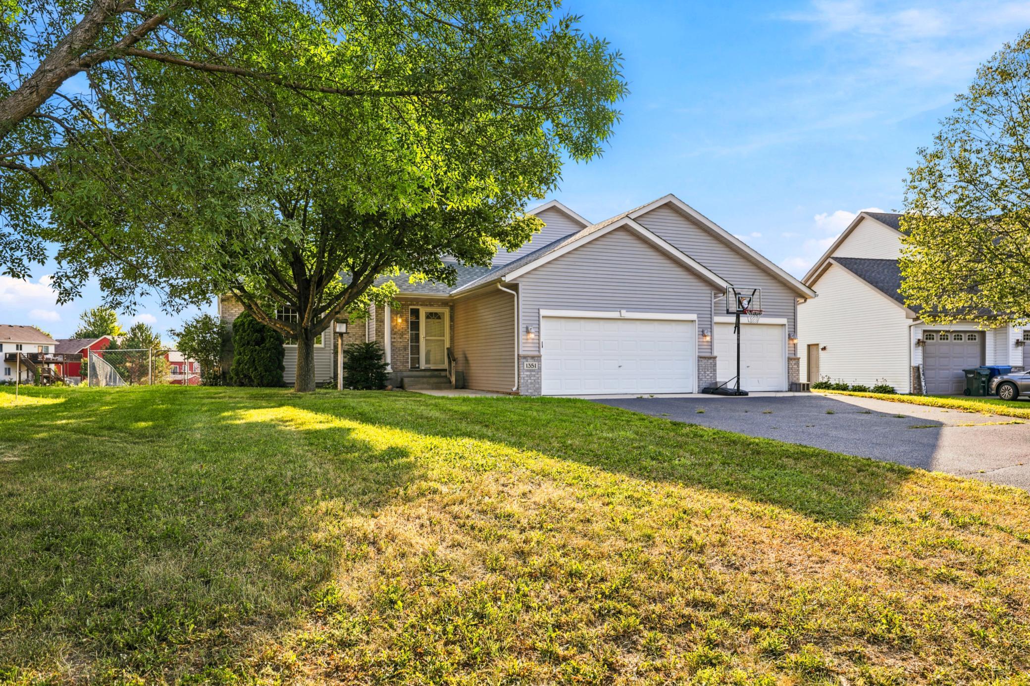 1351 Rolling Oaks Drive Property Photo 1