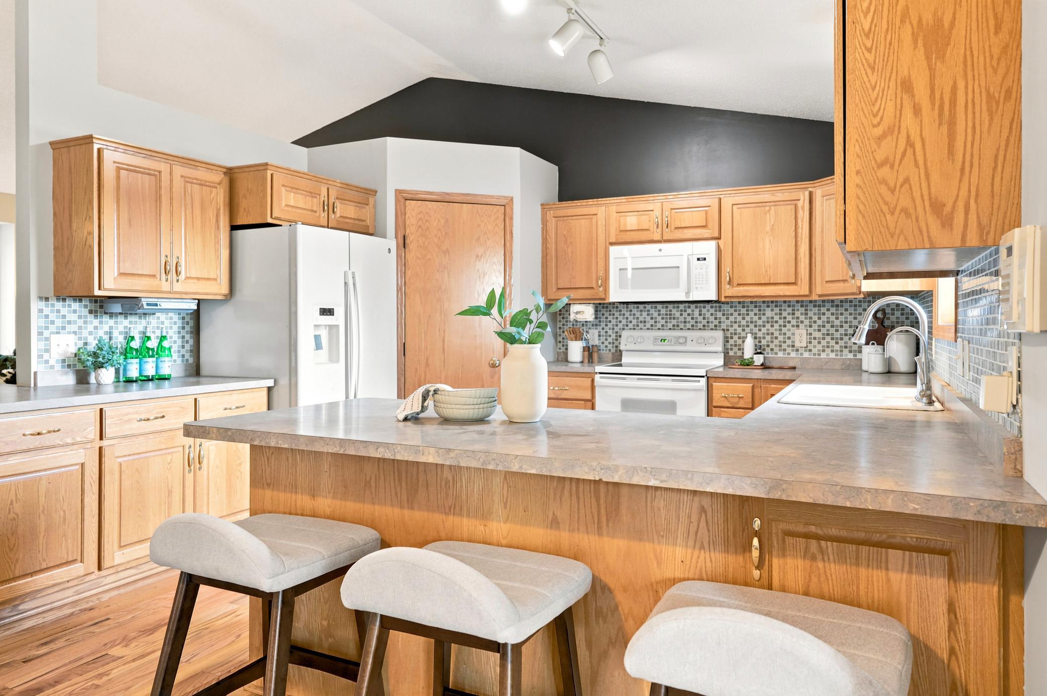 1351 Rolling Oaks Drive Property Photo 10