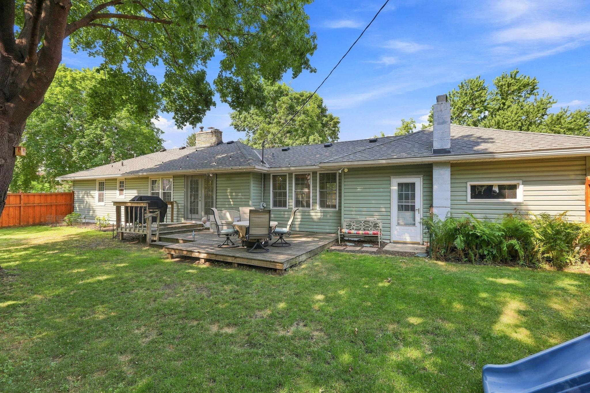 8 6th Avenue NE Property Photo 1