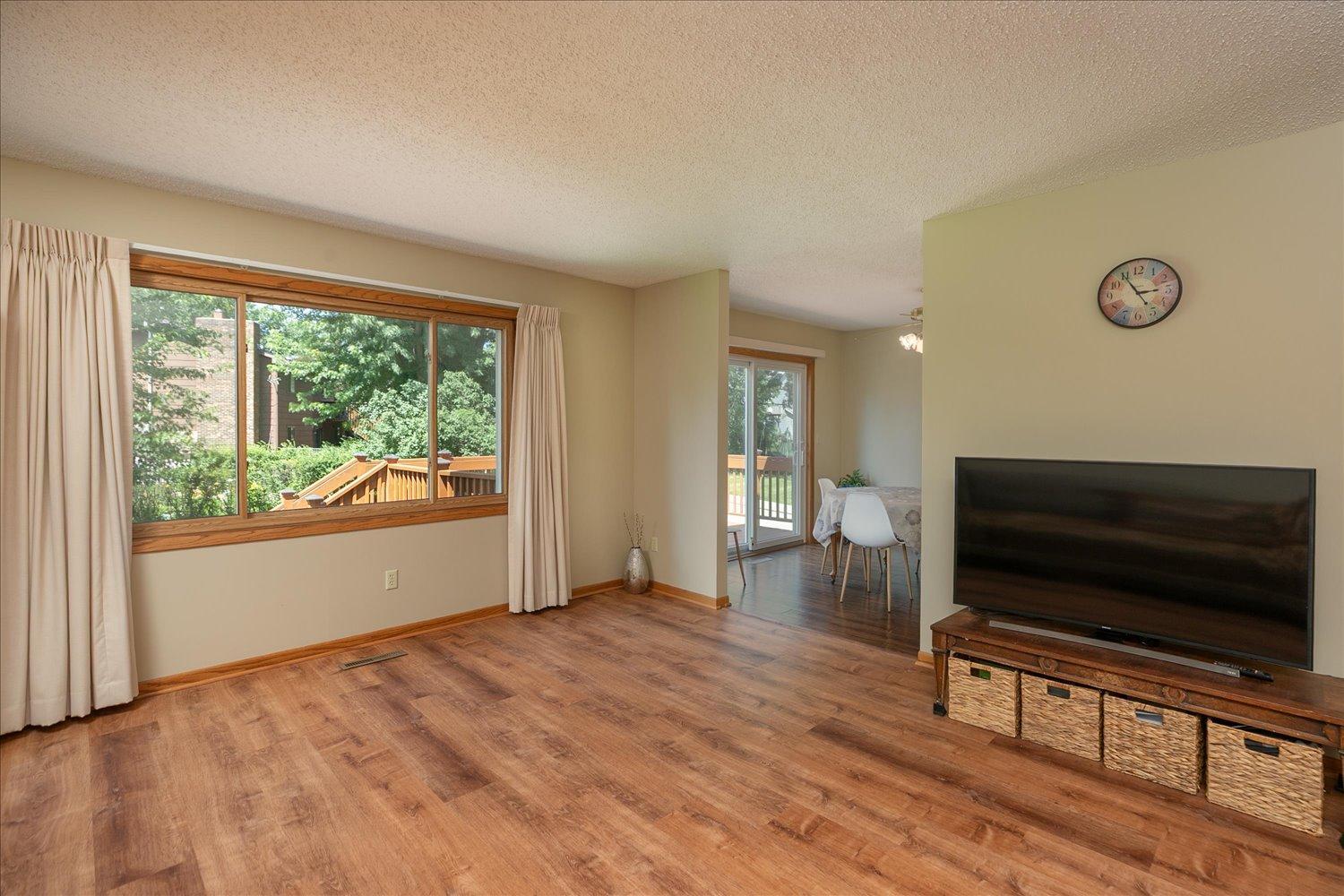 619 Chalet Drive Nw Property Photo 4