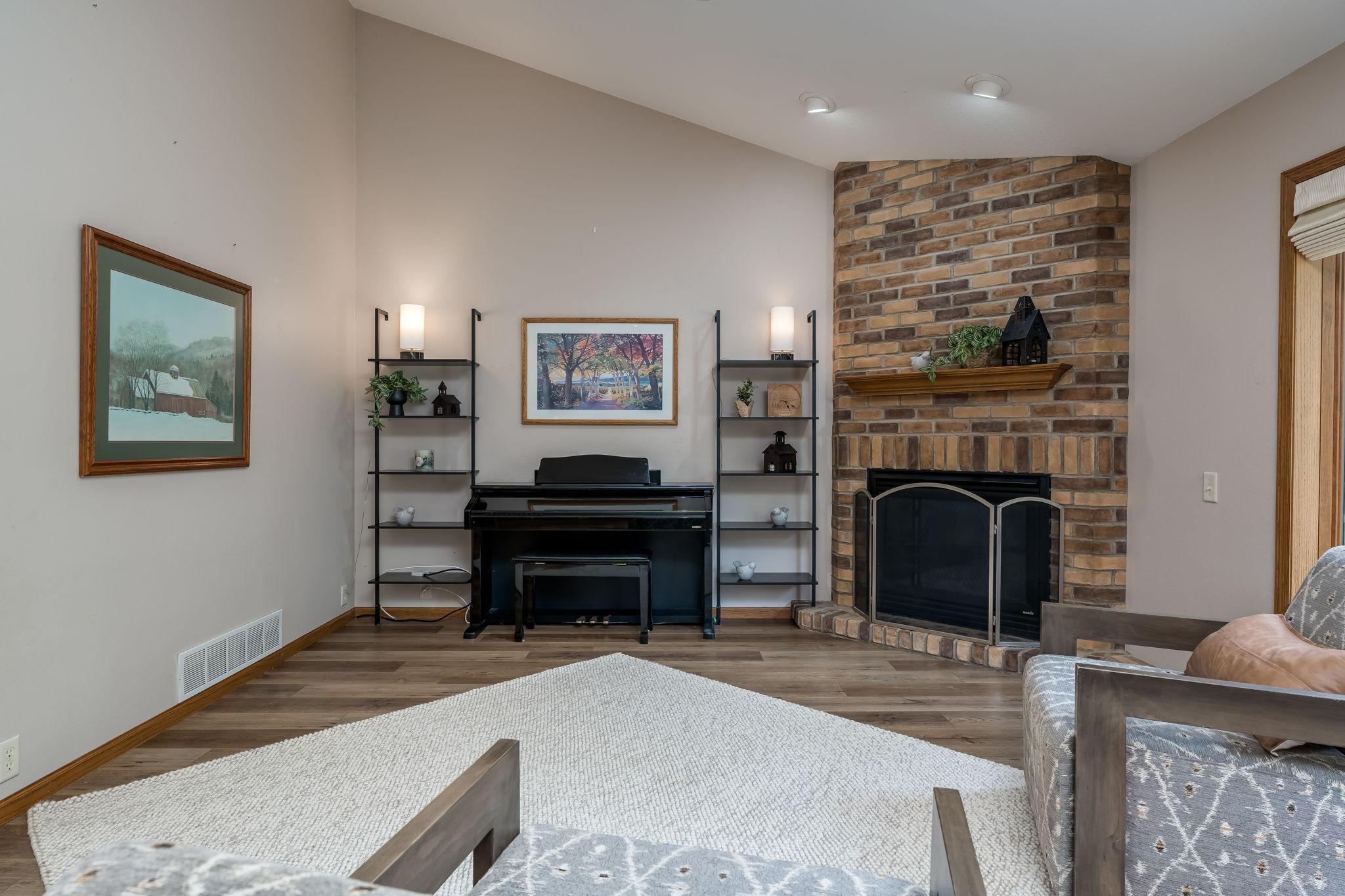 120 Sunburst Circle Property Photo 7