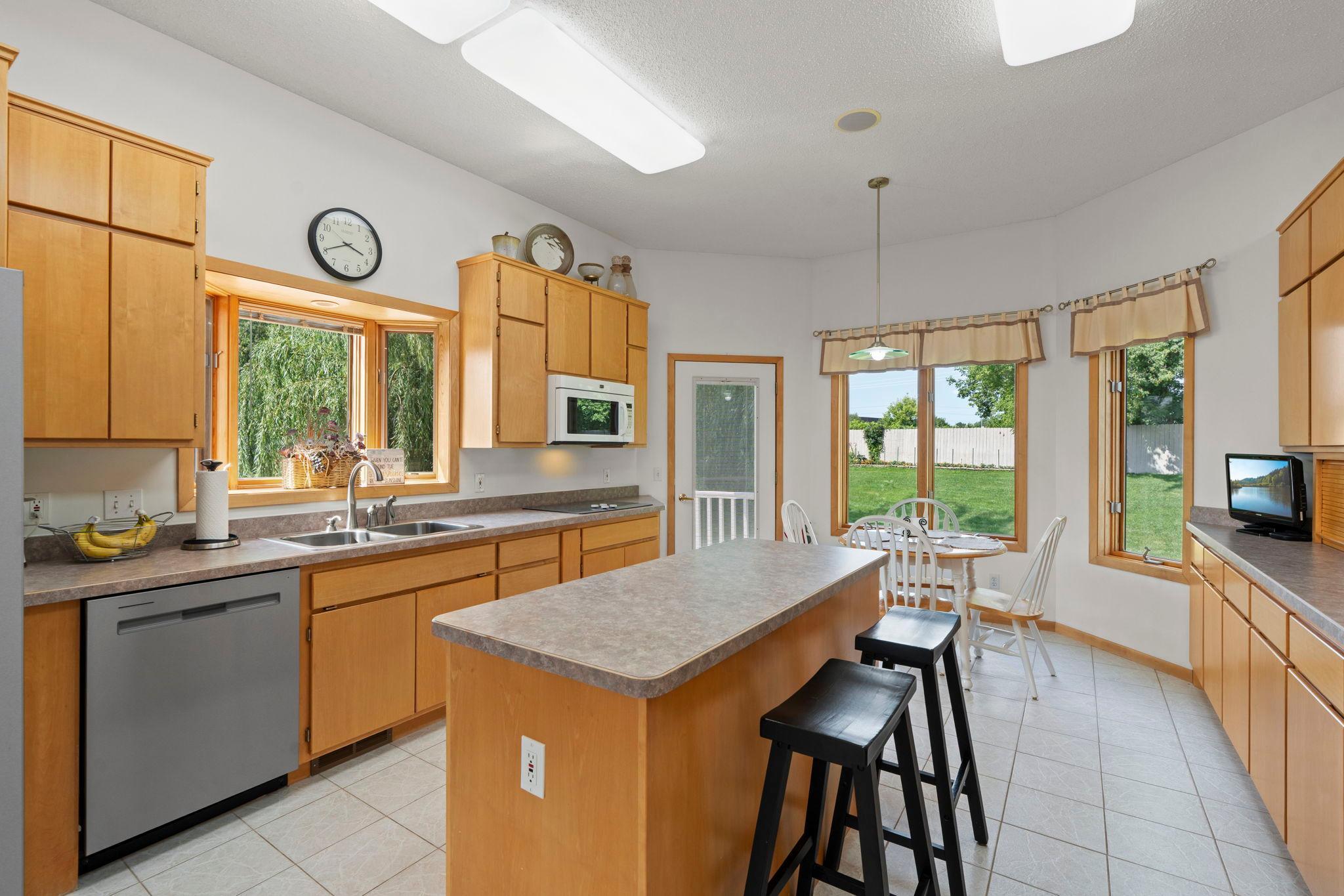 12046 94th Avenue N Property Photo 9