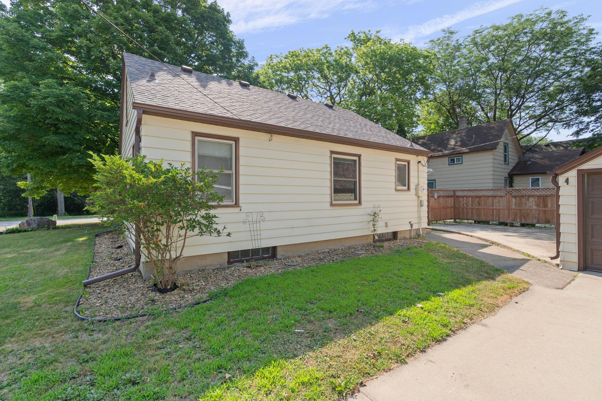 1028 1st Avenue Ne Property Photo 6