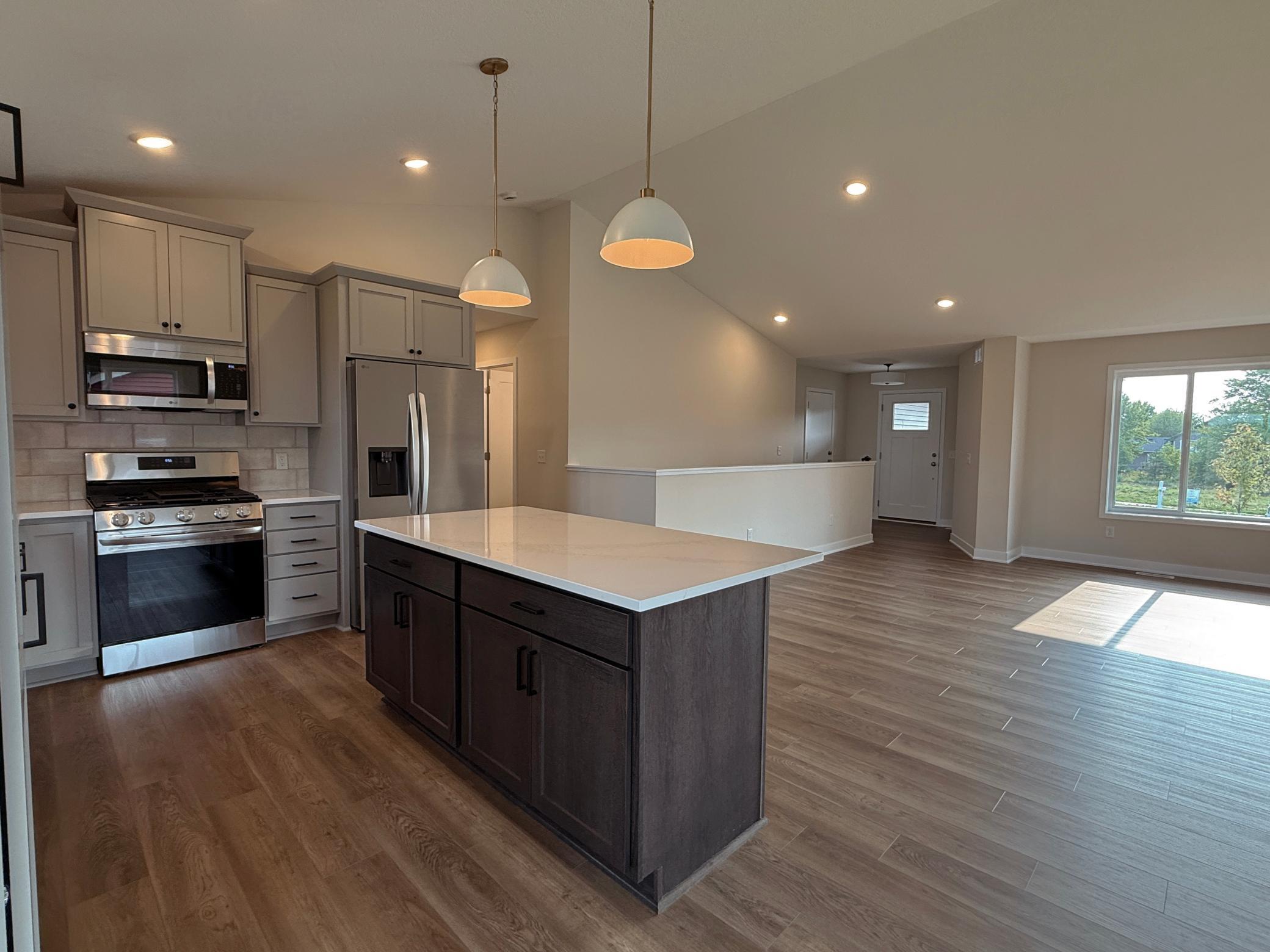 6073 Fuller Circle Property Photo 8